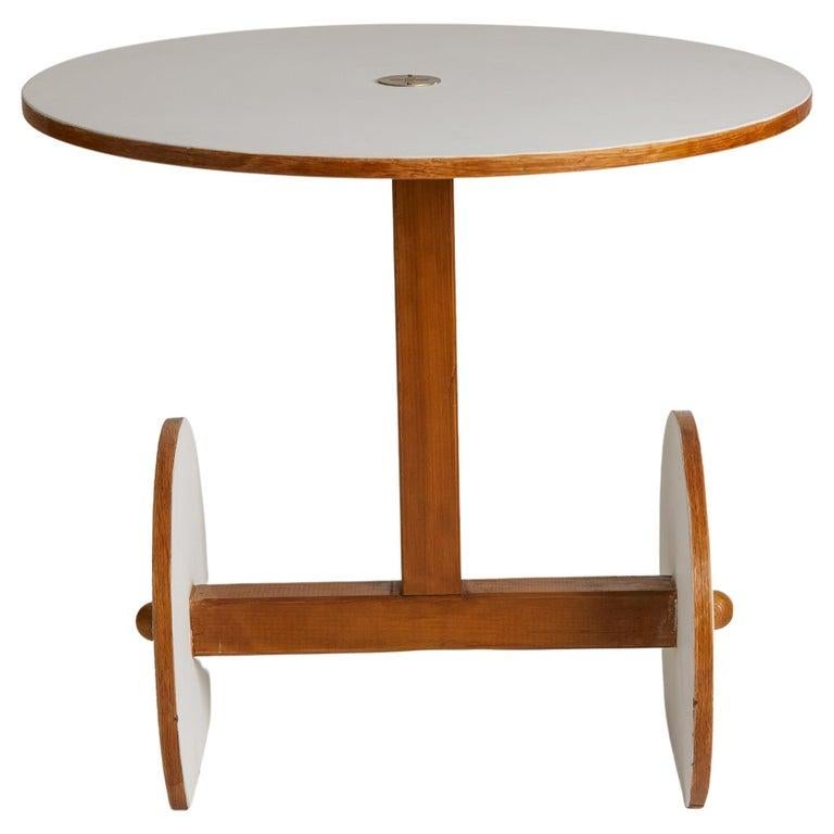italien Table d'appoint de style Memphis en chêne et blanc, Italie, années 1960 en vente