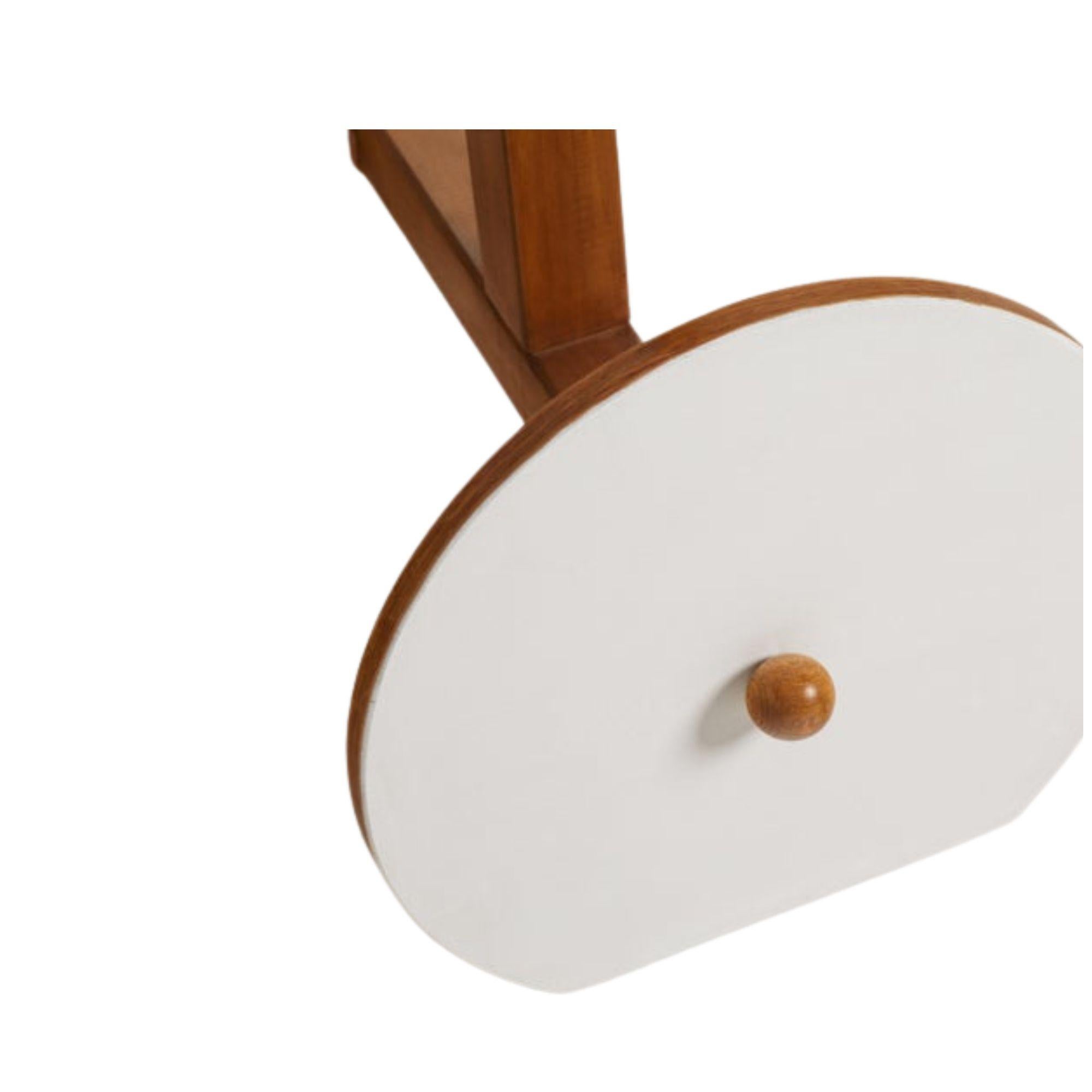 Table d'appoint de style Memphis en chêne et blanc, Italie, années 1960 Bon état - En vente à Aspen, CO