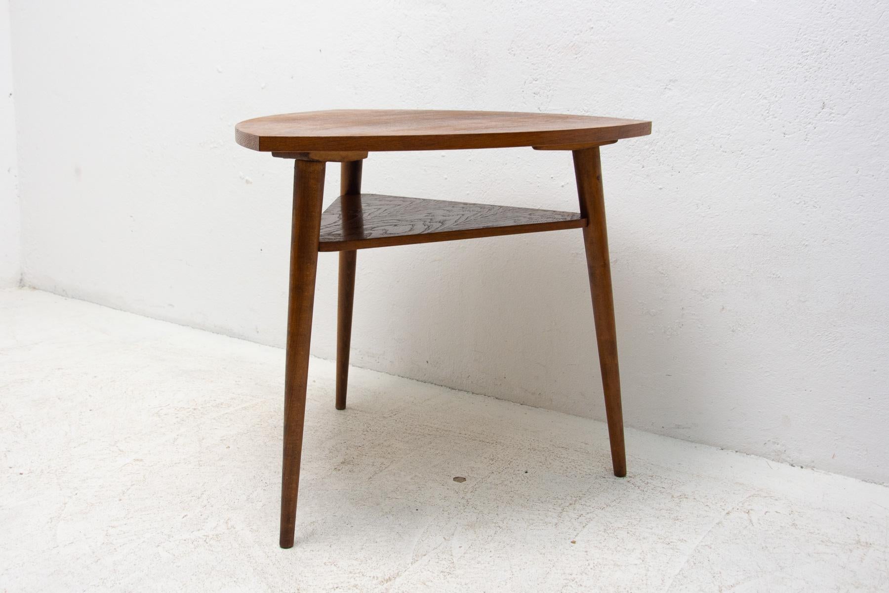 Mid-Century Oak Wood Coffee Table, Czechoslovakia, 1960's In Good Condition For Sale In Prague 8, CZ