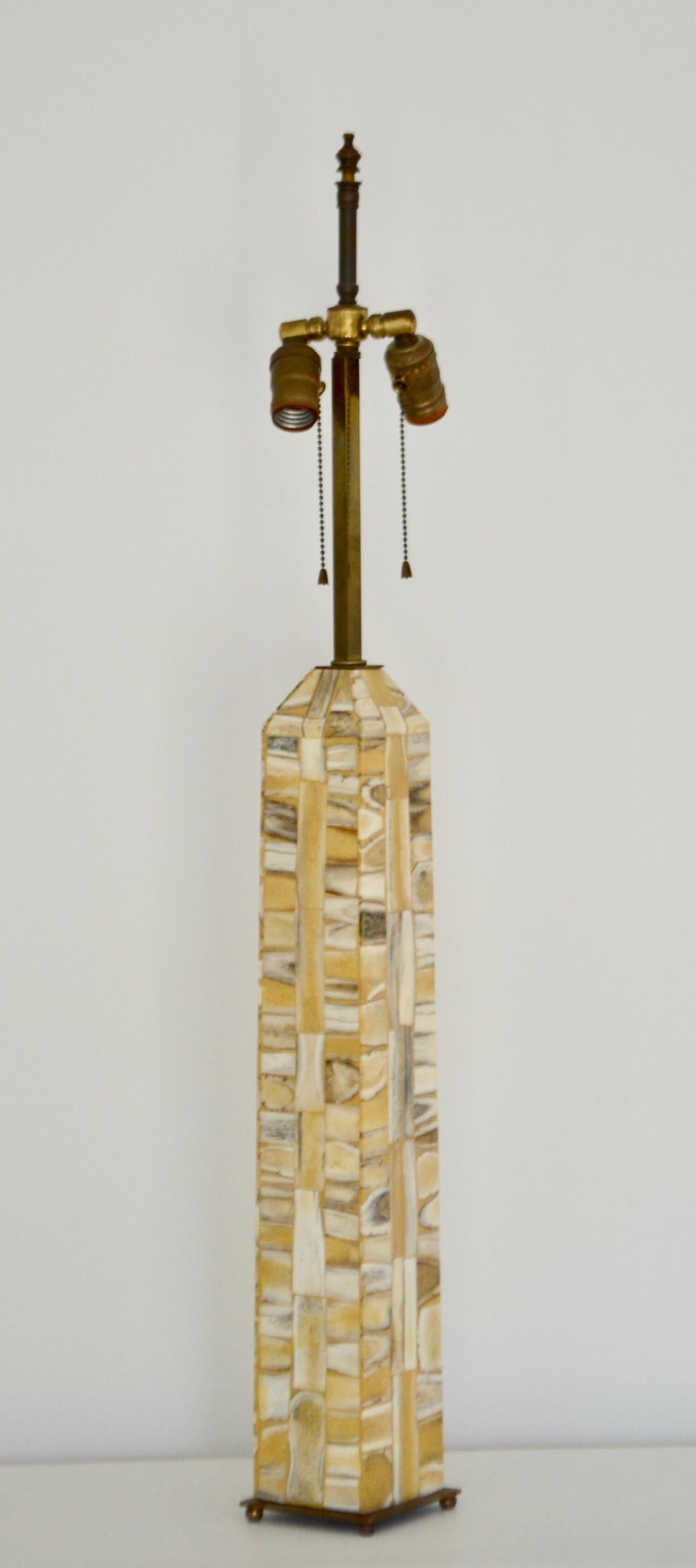 Midcentury Obelisk Form Table Lamp (Mitte des 20. Jahrhunderts) im Angebot