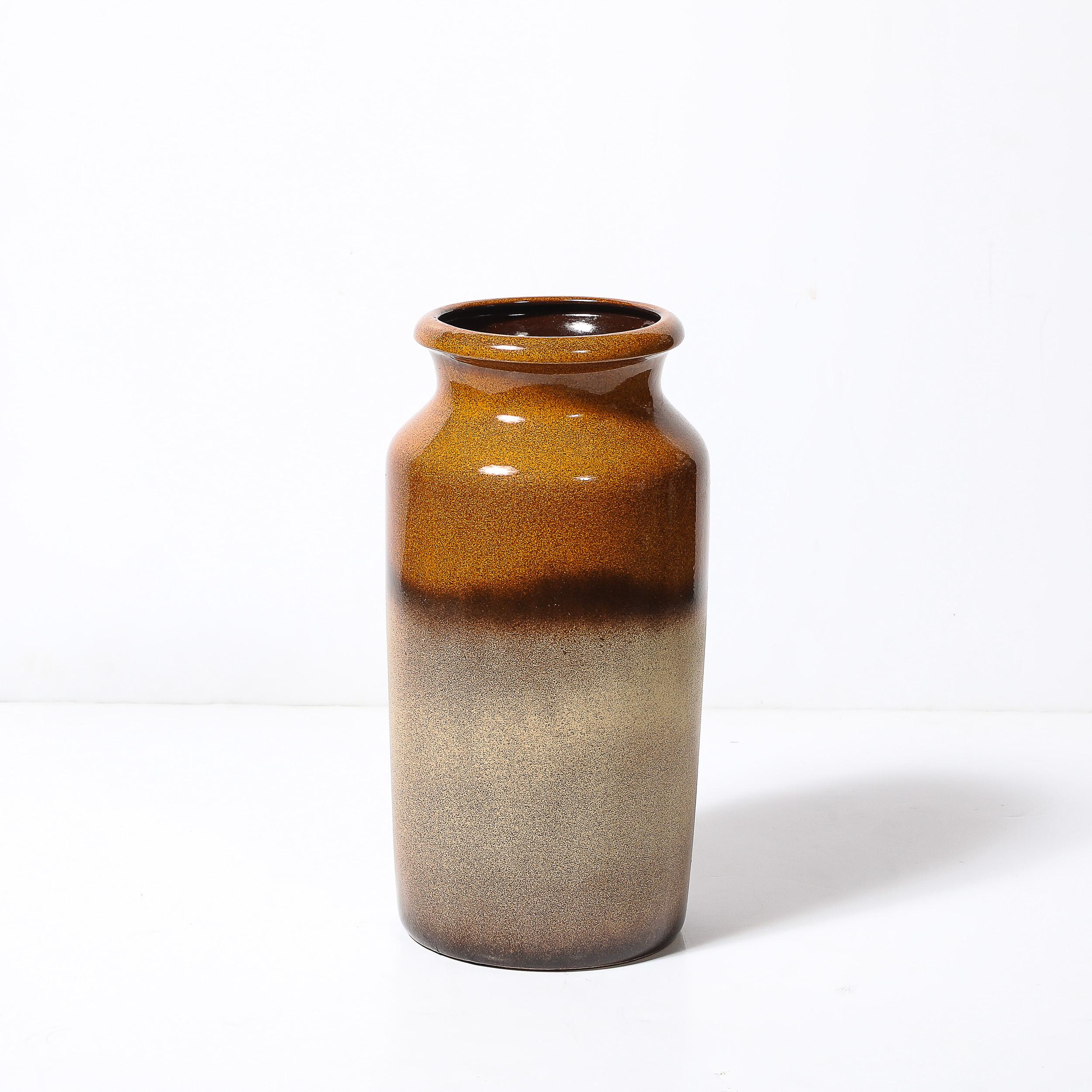 Porte-parapluies du milieu du siècle en céramique émaillée OCHRE et safran avec détails en bois d'ambre Excellent état - En vente à New York, NY