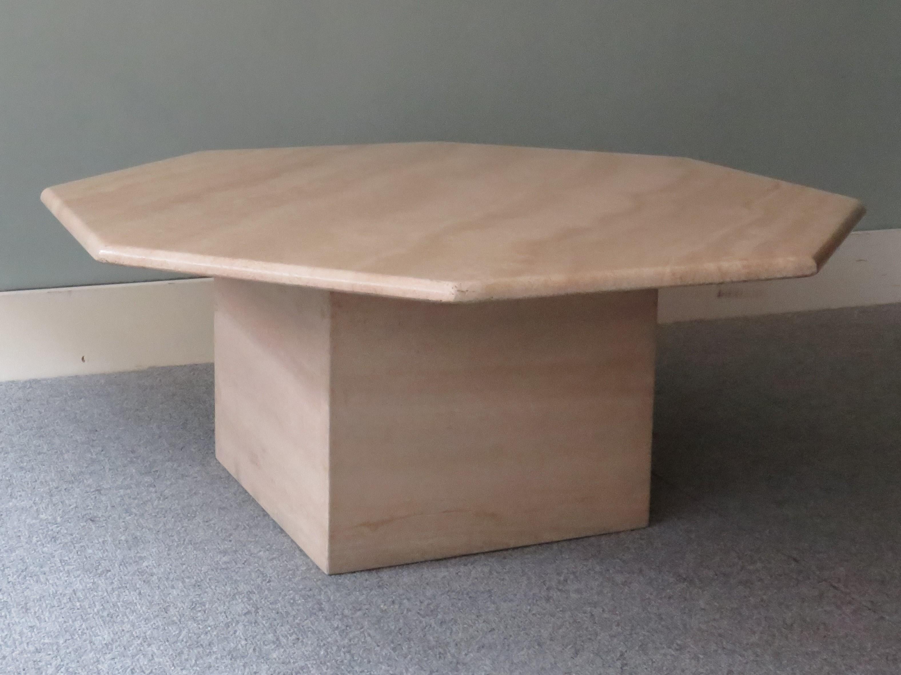 Octagonal travertine coffee table, Italy 1970s.
The item is in good condition, no breaks or scratches.
De top of the table is detachable.
Dimensions: H 37 and W x D 90 x 90 cm.