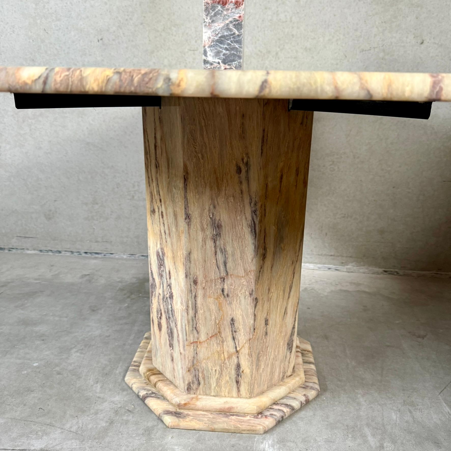 Mesa de comedor octogonal de mármol de mediados de siglo Italia 1980 en venta 3