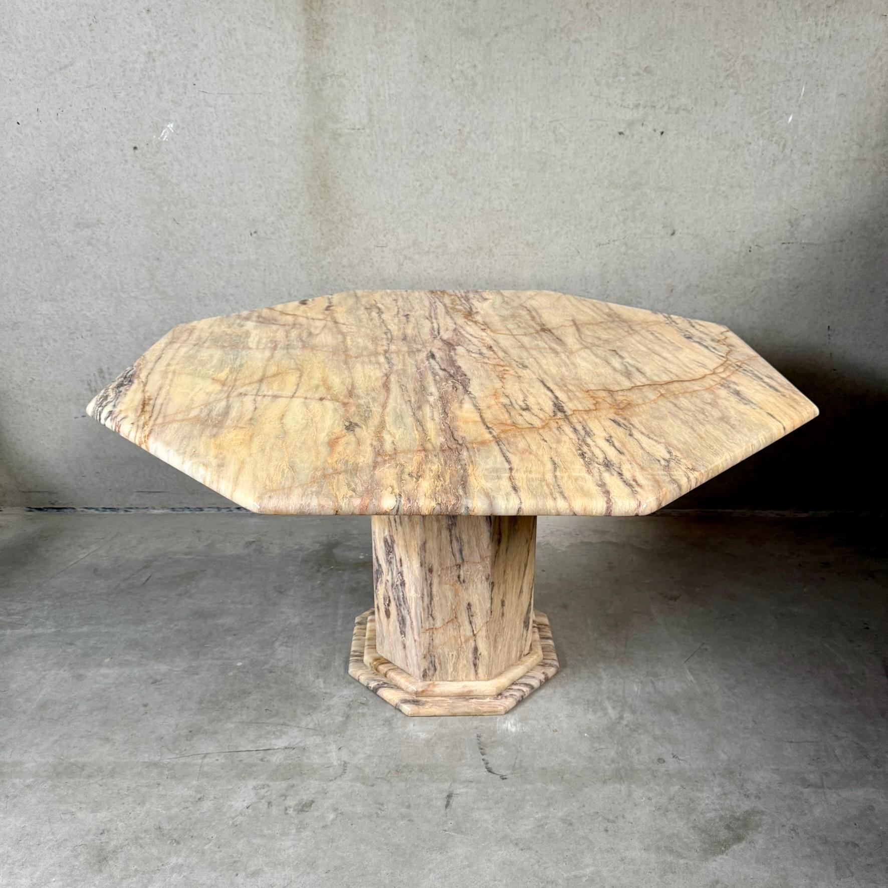 Mesa de comedor octogonal de mármol de mediados de siglo Italia 1980 en venta 4