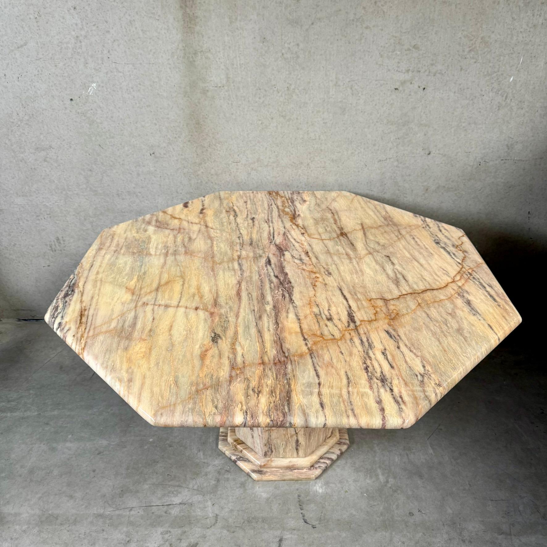 Mesa de comedor octogonal de mármol de mediados de siglo Italia 1980 en venta 11