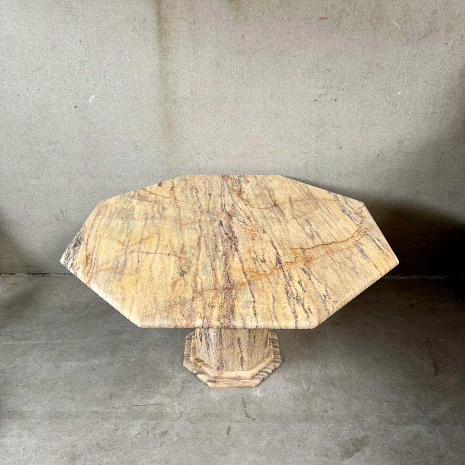 Mesa de comedor octogonal de mármol de mediados de siglo Italia 1980 Italiano en venta