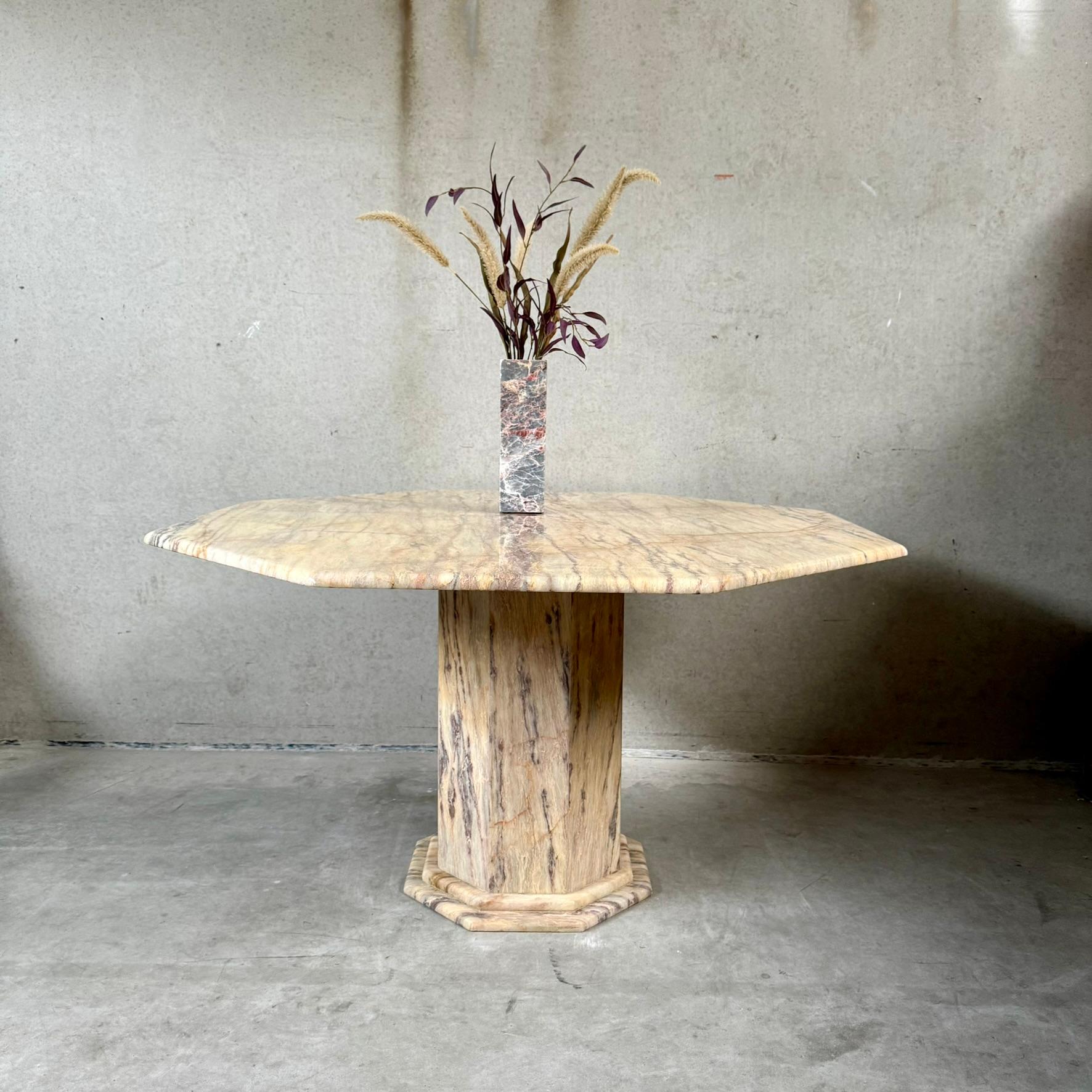 Mesa de comedor octogonal de mármol de mediados de siglo Italia 1980 Mármol en venta