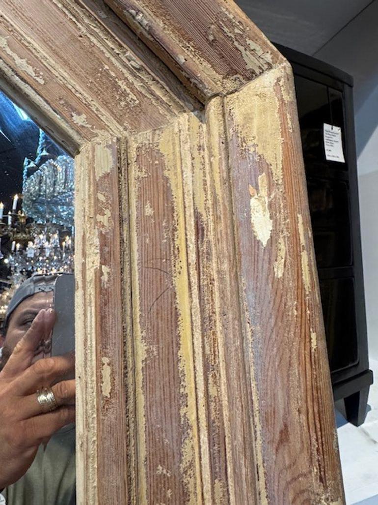 Espejo octogonal de mediados de siglo de pino decapado y gesso en Bueno estado para la venta en Dallas, TX