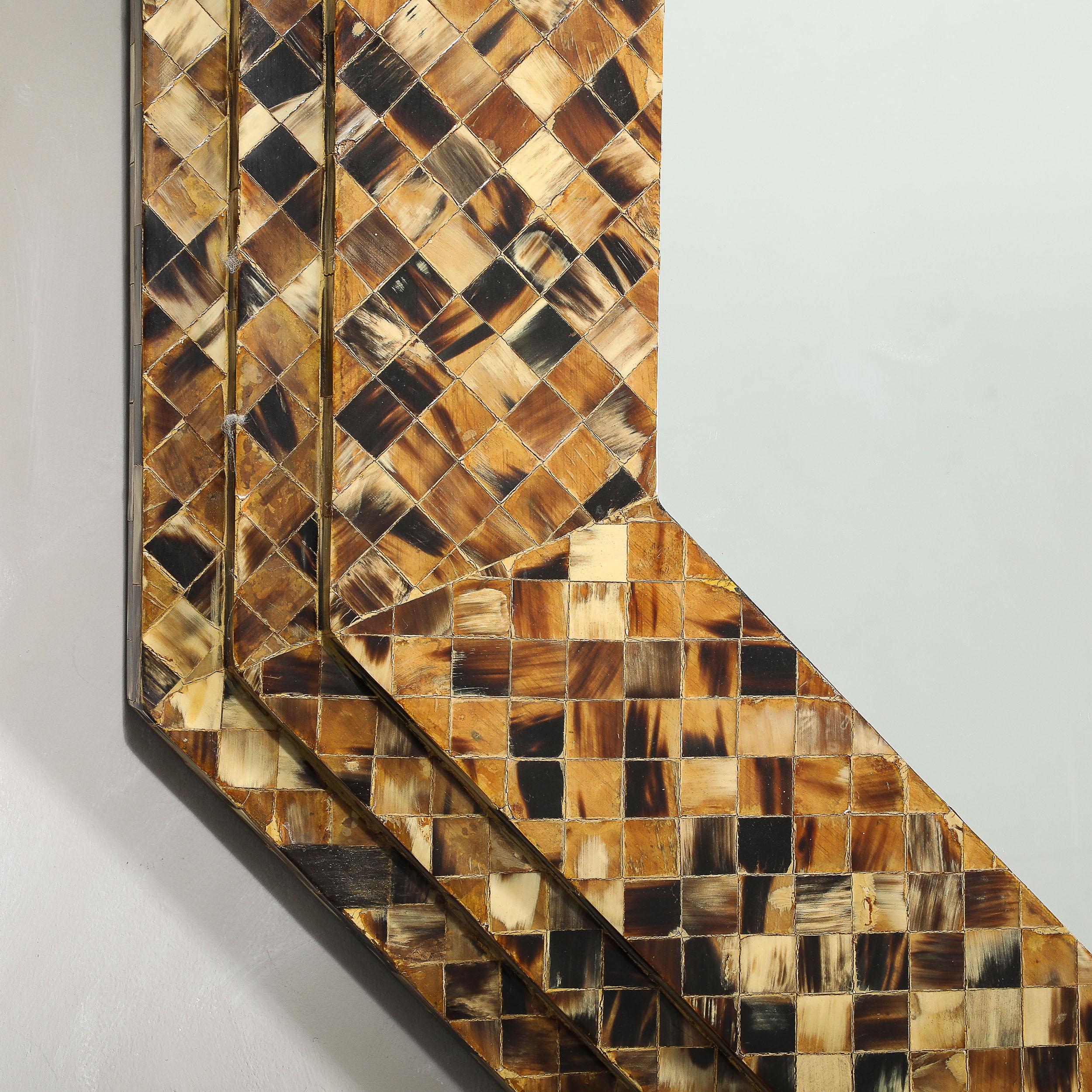 Fin du 20e siècle Miroir octogonal du milieu du siècle dernier en forme de coquillage tessellé, à la manière de Karl Springer en vente