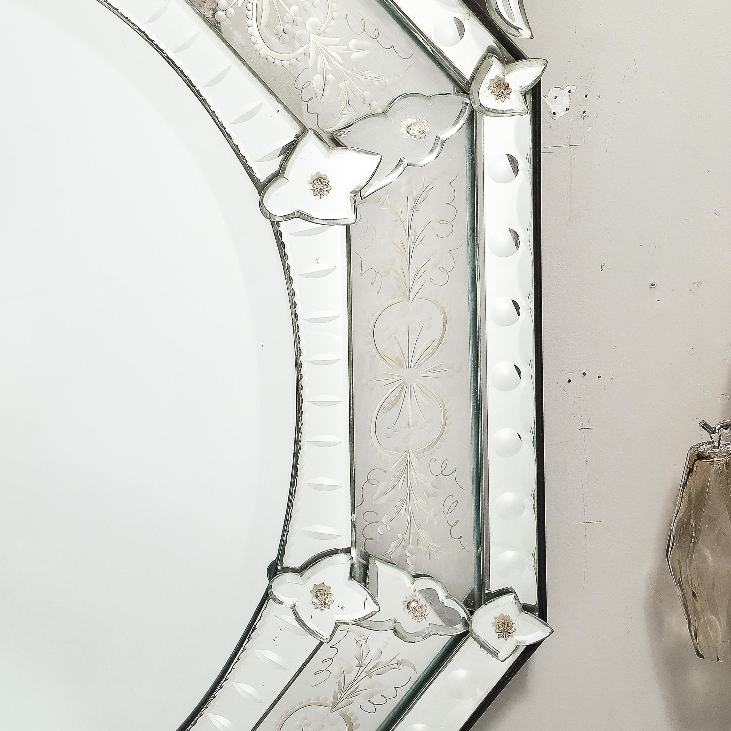 Specchio veneziano ottagonale di metà secolo, inciso e smussato a catena in vendita 11