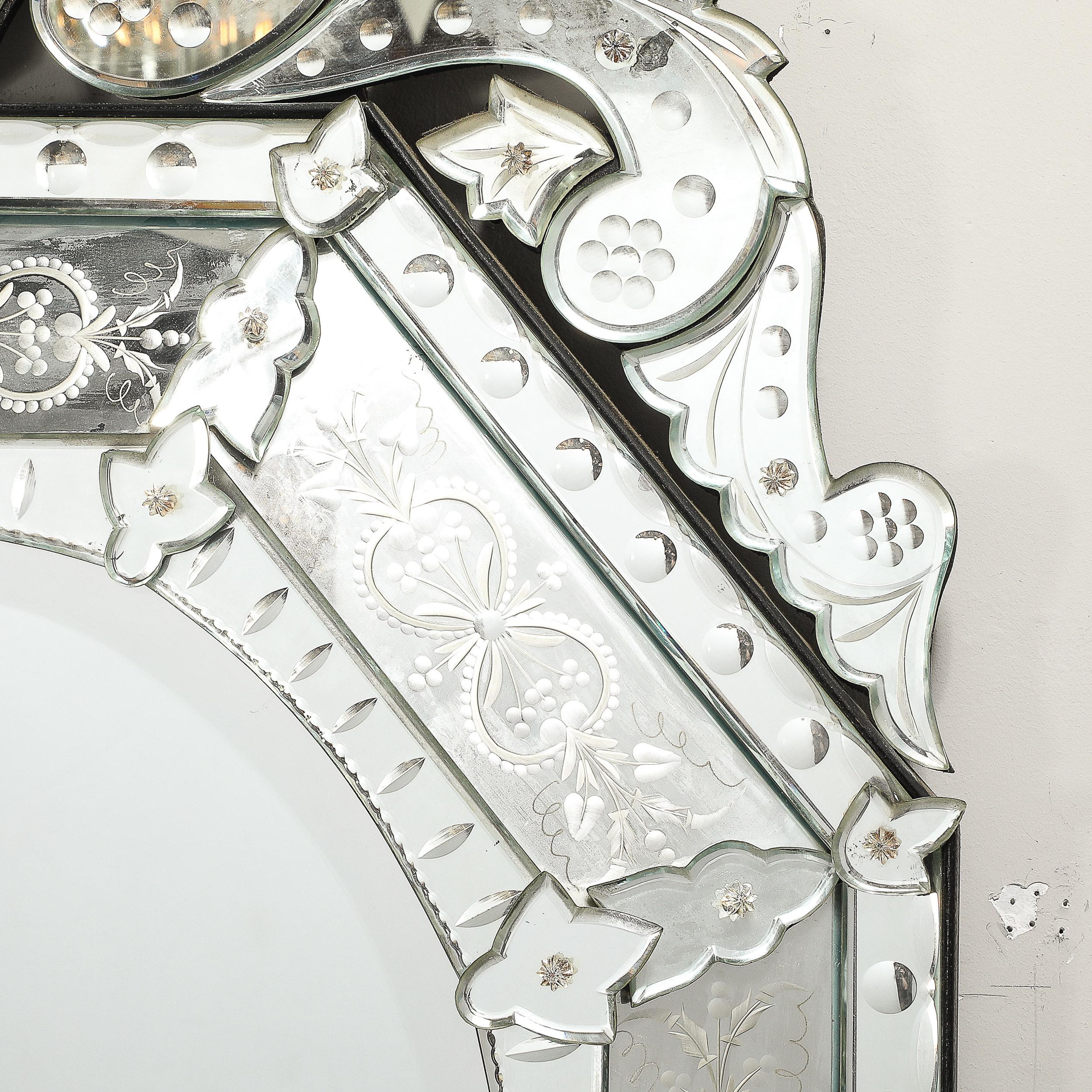 Specchio veneziano ottagonale di metà secolo, inciso e smussato a catena in vendita 2