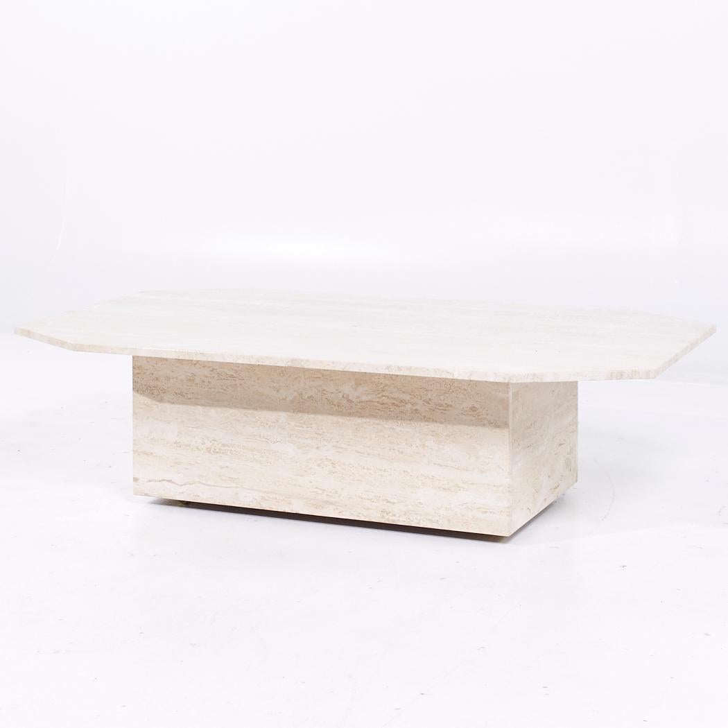 Mid-Century Modern Table basse octogonale en travertin du milieu du siècle en vente