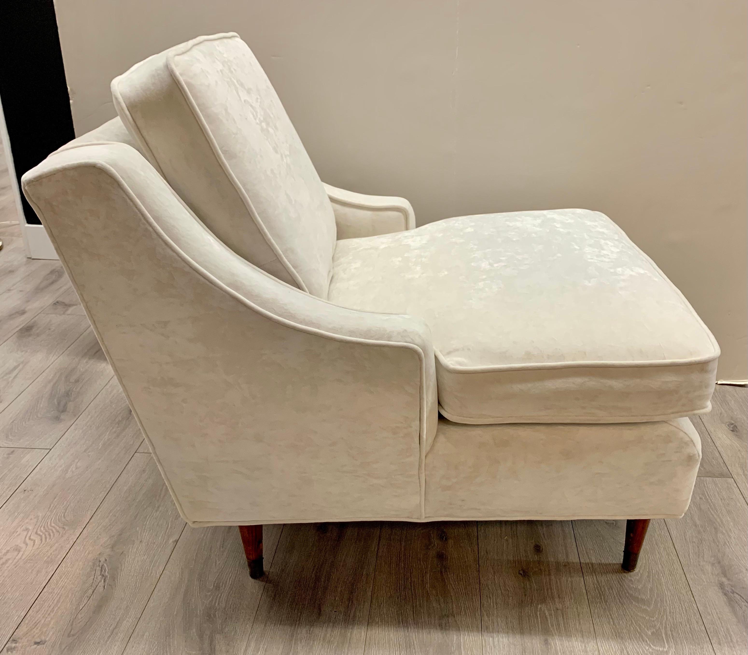 Mid Century Ivory White Crushed Velvet Lounge Chairs In Good Condition In West Hartford, CT