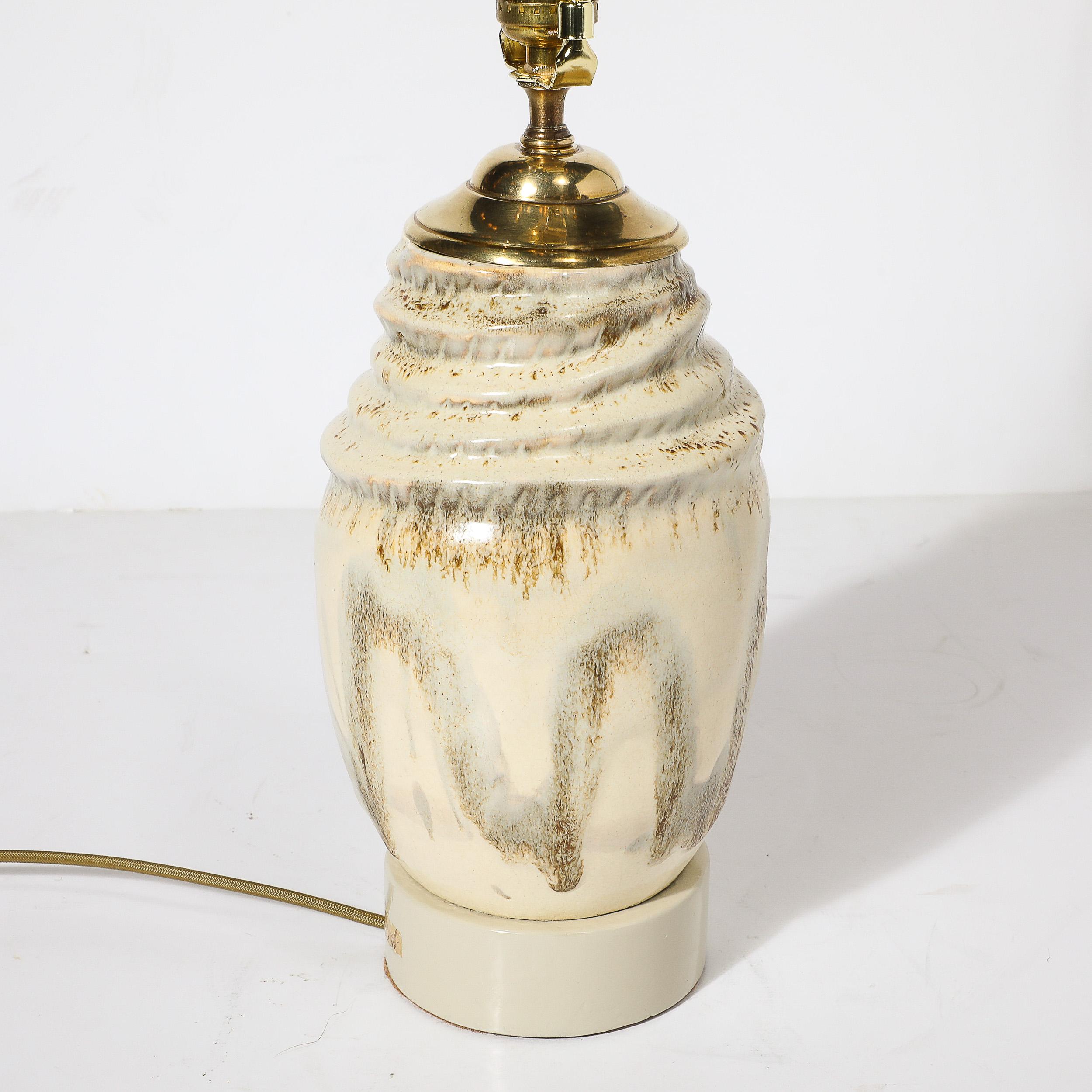Lampe de bureau du milieu du siècle dernier en céramique émaillée blanc cassé signée Marianna Von Allesch en vente 3
