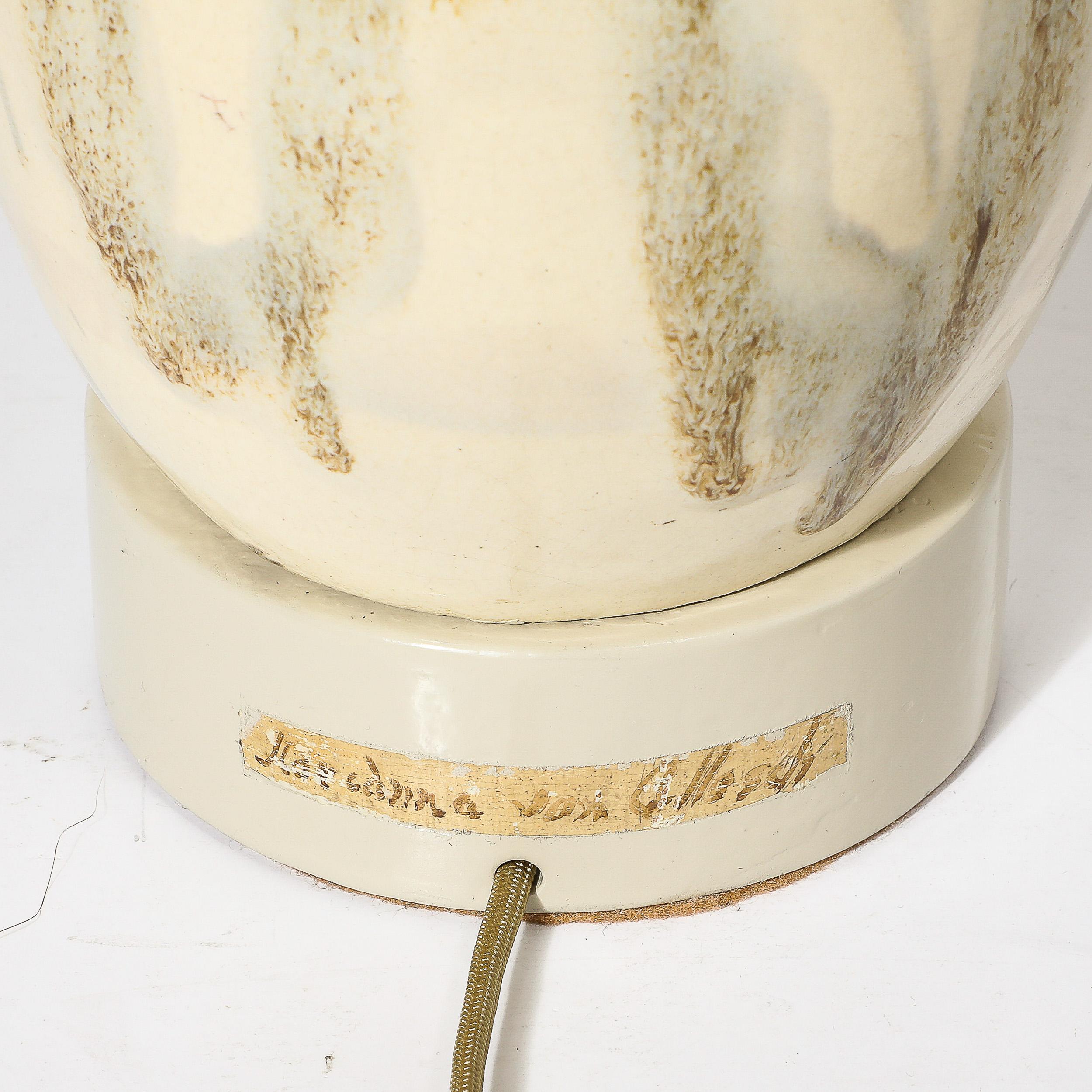 Céramique Lampe de bureau du milieu du siècle dernier en céramique émaillée blanc cassé signée Marianna Von Allesch en vente
