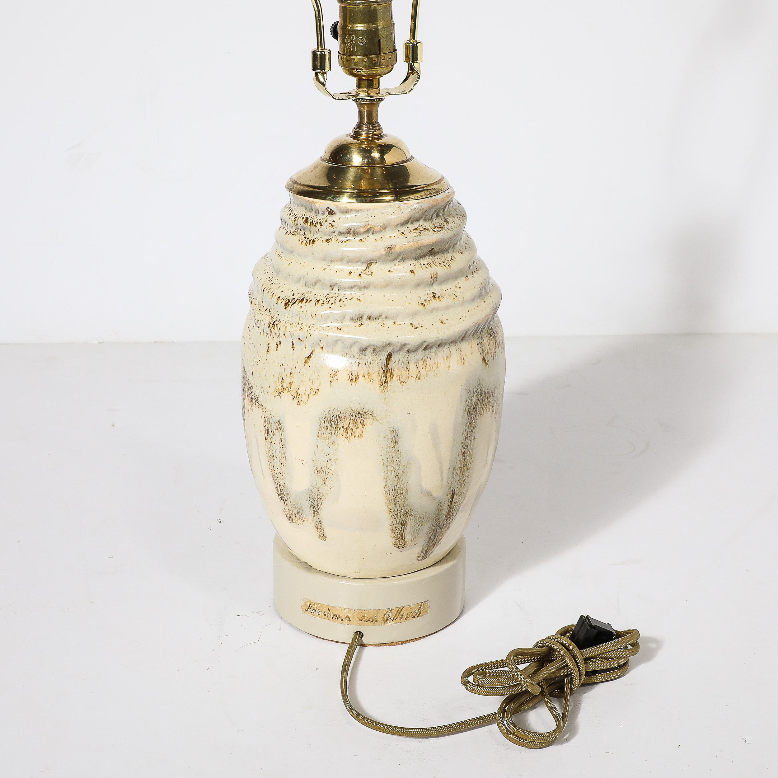 Lampe de bureau du milieu du siècle dernier en céramique émaillée blanc cassé signée Marianna Von Allesch en vente 1