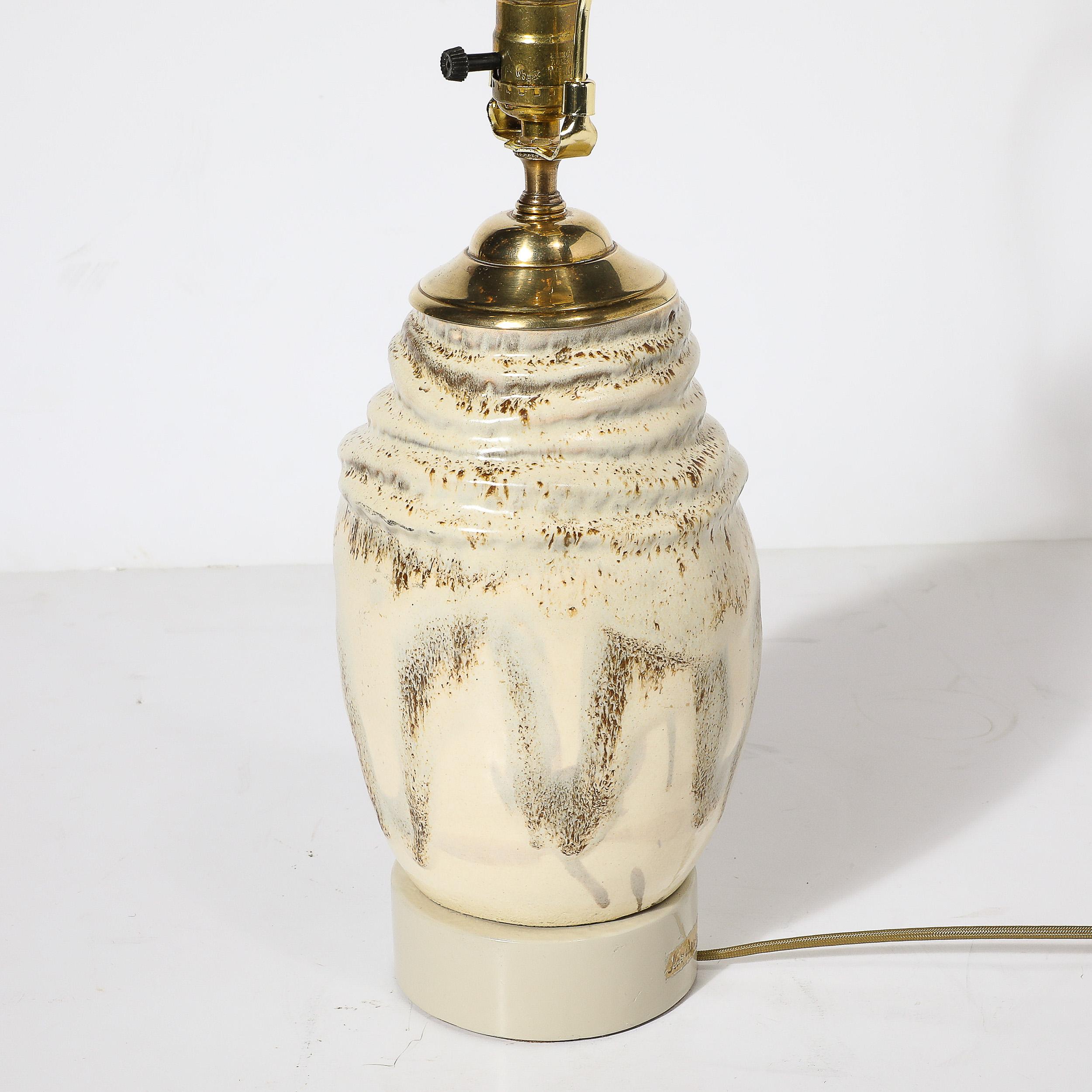 Lampe de bureau du milieu du siècle dernier en céramique émaillée blanc cassé signée Marianna Von Allesch en vente 2