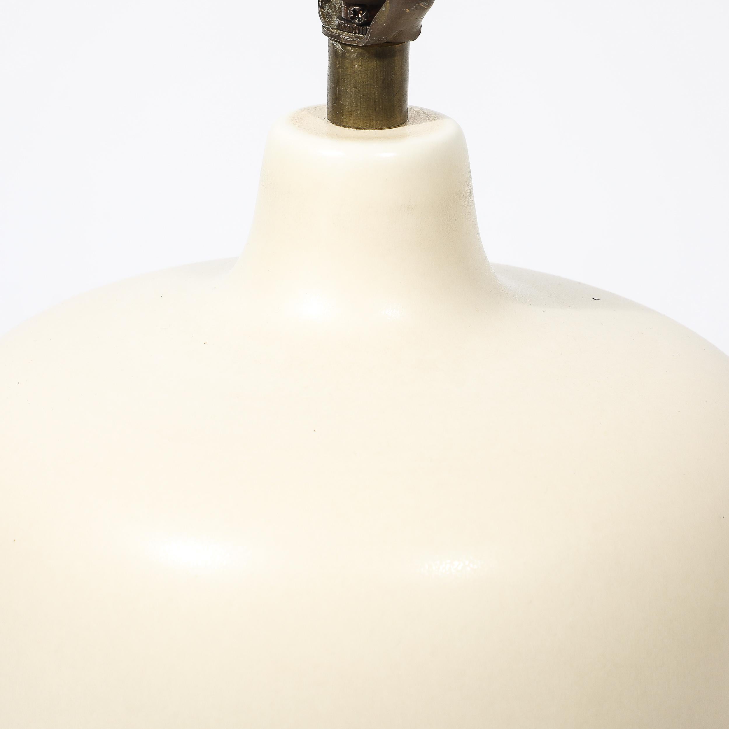 Lampade da tavolo in ceramica smaltata bianca di metà secolo di Lotte and Gunnar Bostlund in vendita 1