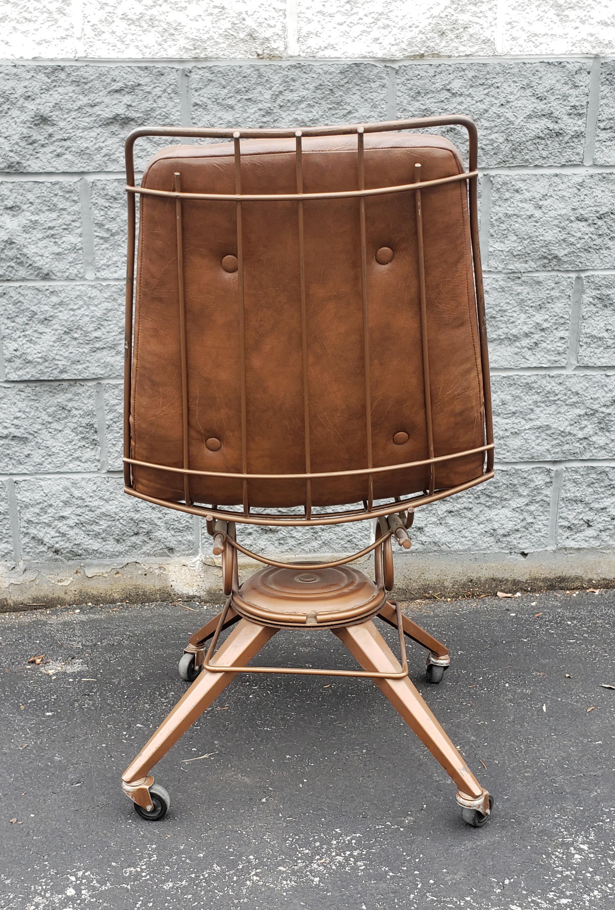 Midcentury Office Chair with Tufted Seat and Back In Good Condition For Sale In Germantown, MD