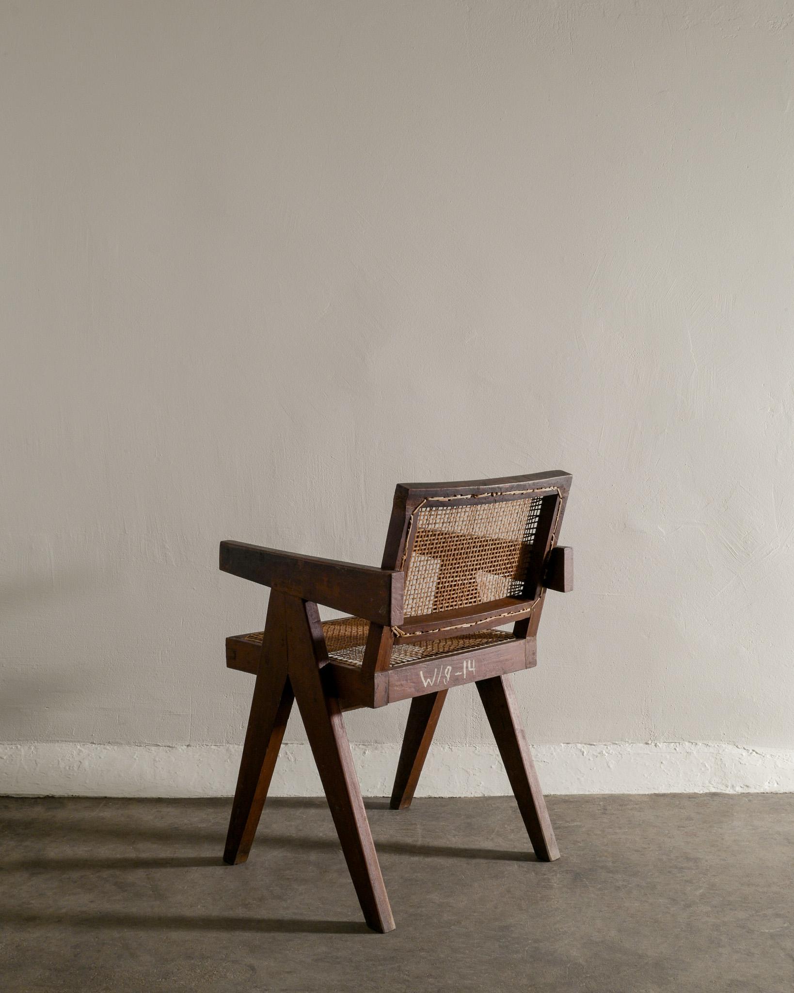 Mid-Century Modern Chaise de bureau en teck du milieu du siècle par Pierre Jeanneret pour Chandigarh 1950s en vente