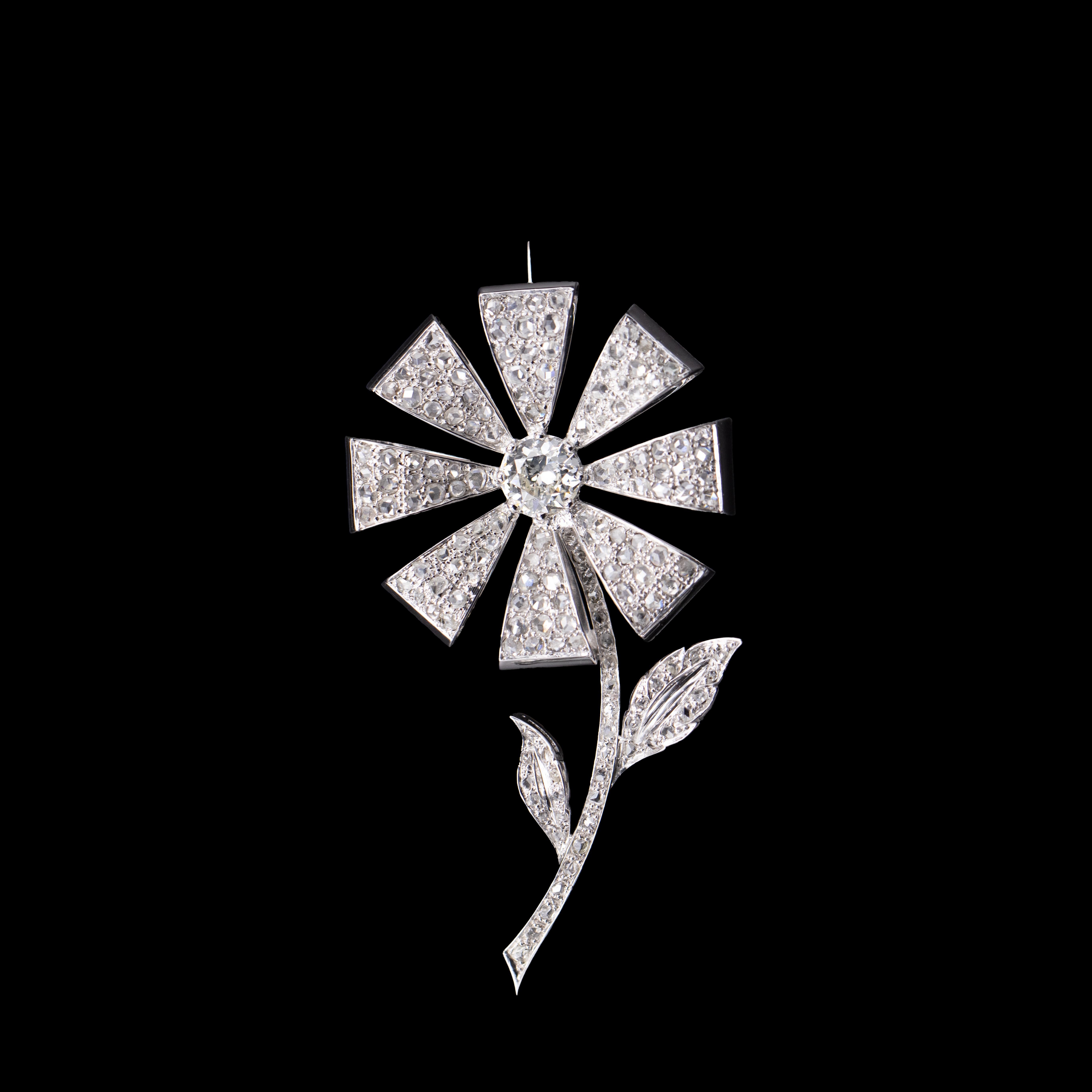Broche Floral de Diamantes Corte Brillante de Mediados de Siglo Oro Blanco Portugués en venta 6