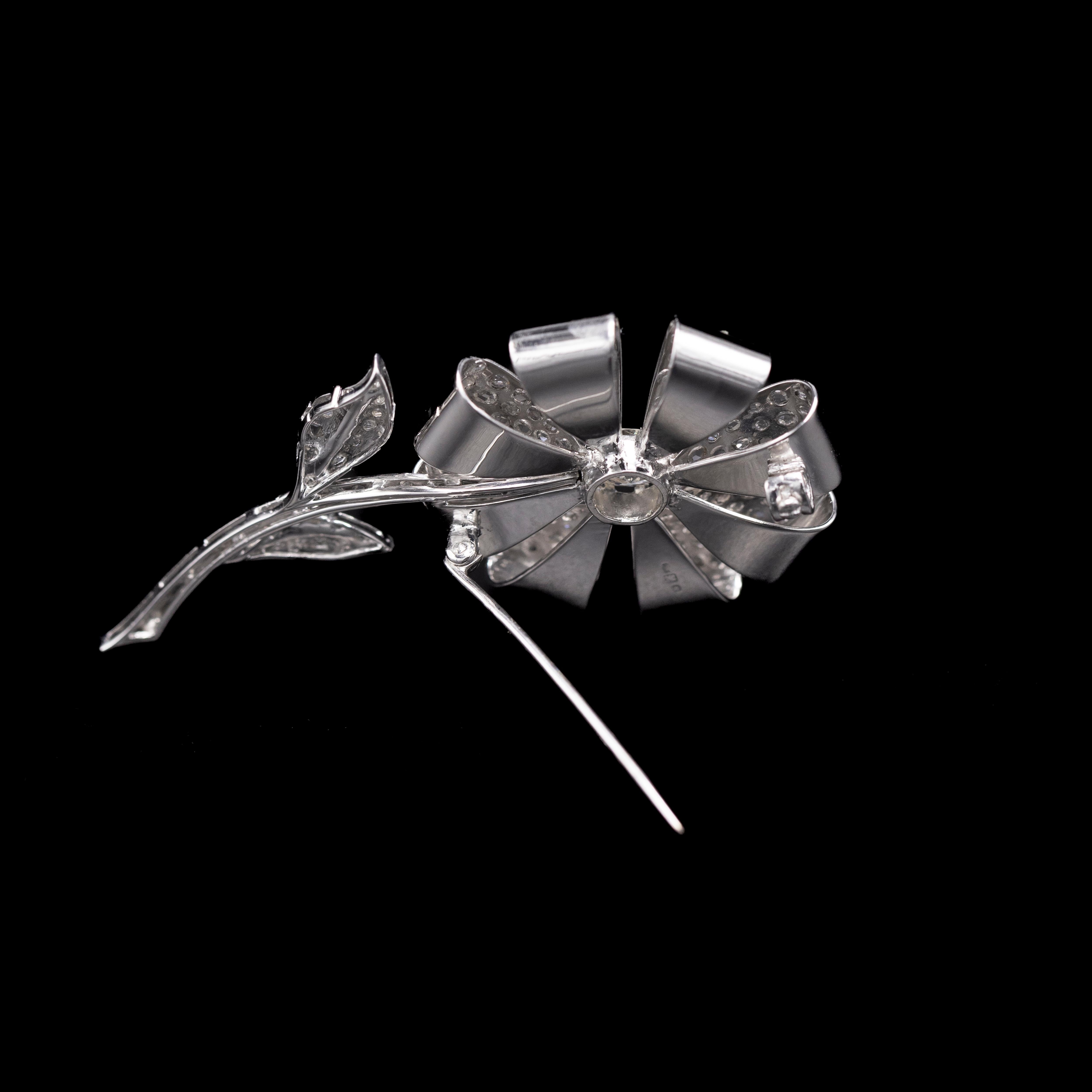 Broche Floral de Diamantes Corte Brillante de Mediados de Siglo Oro Blanco Portugués en venta 7