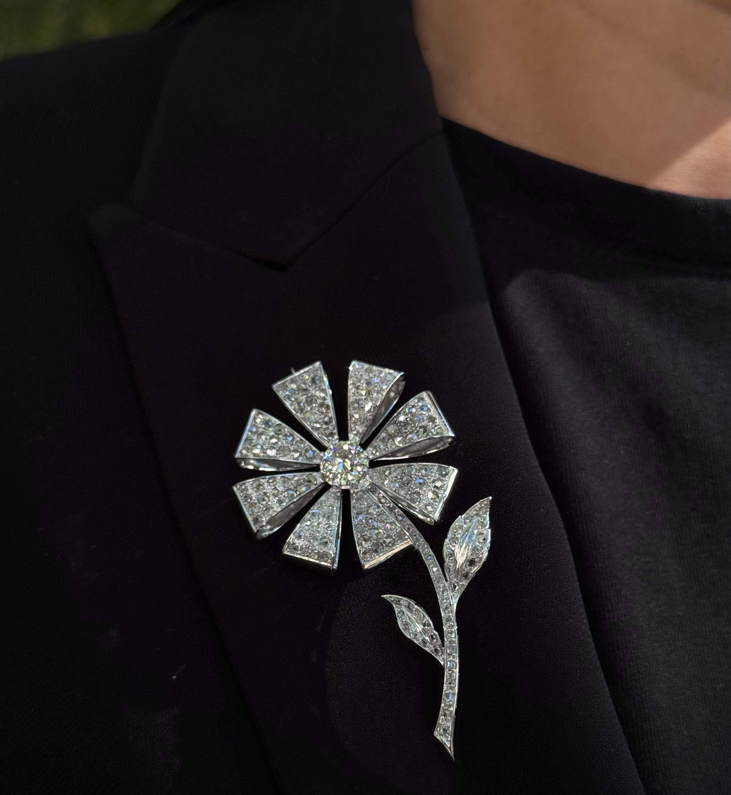 Broche Floral de Diamantes Corte Brillante de Mediados de Siglo Oro Blanco Portugués en venta 2