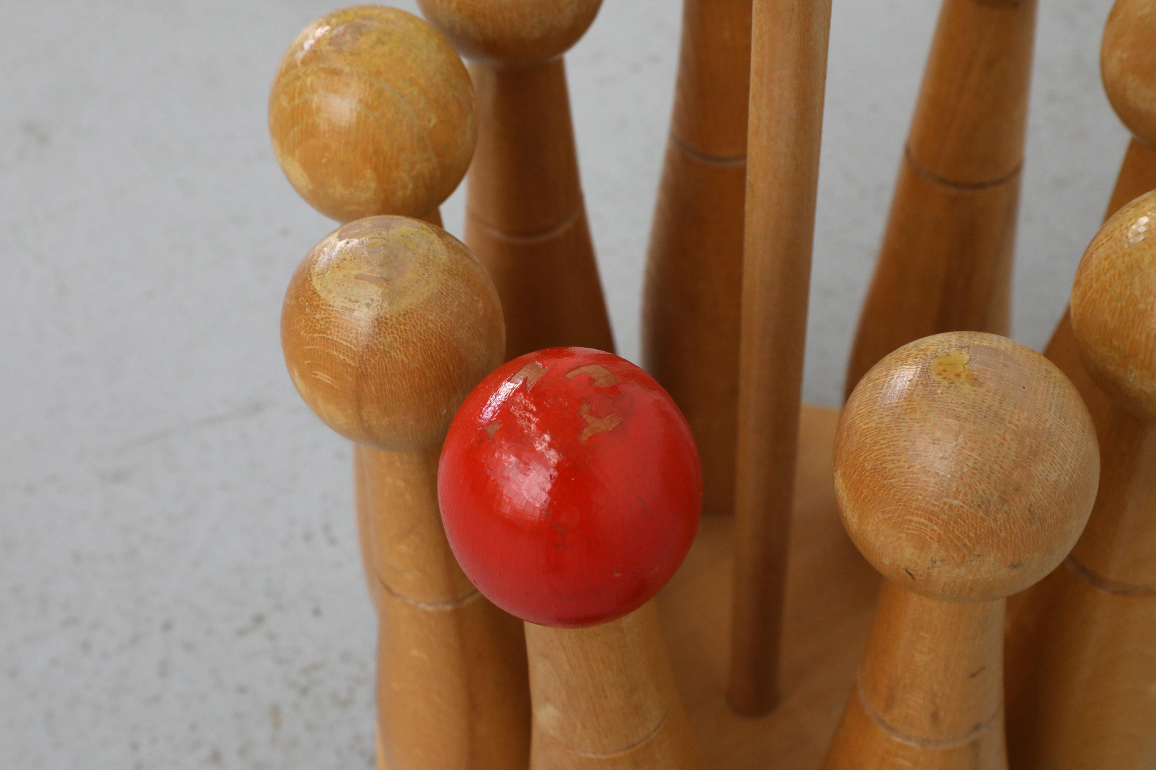 20ième siècle Jeu de quilles en bois à l'ancienne du milieu du siècle