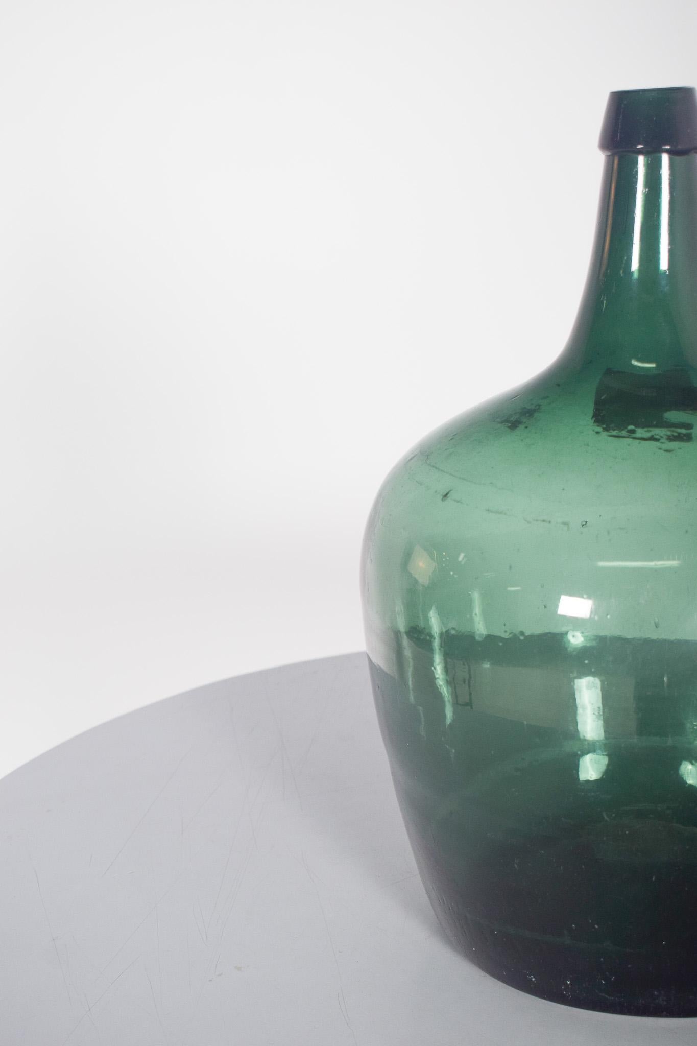 Alte grüne Glasflasche aus der Jahrhundertmitte (Moderne der Mitte des Jahrhunderts) im Angebot