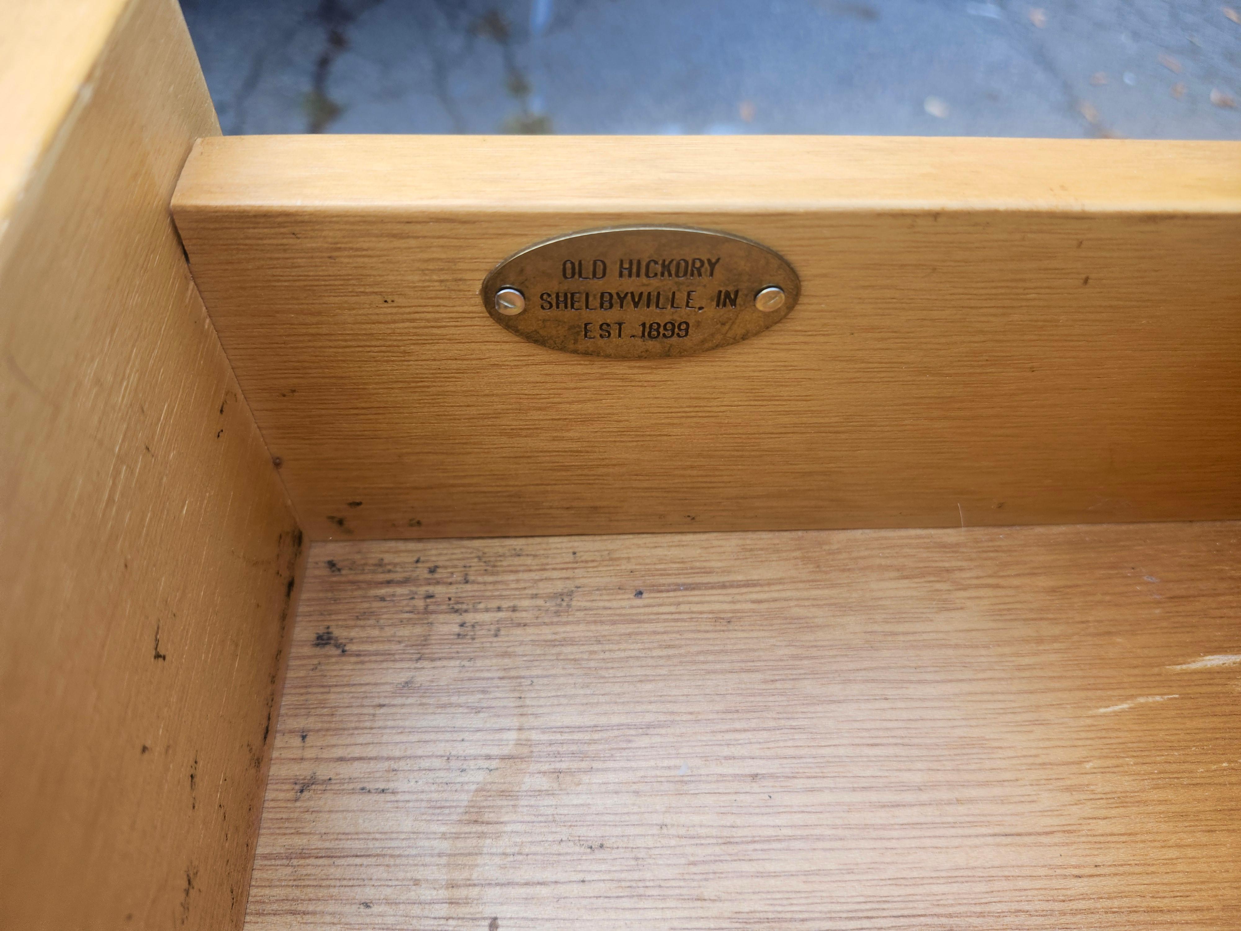 Mid-Century Old Hickory Birke & Kiefer Eine Schublade End Tisch oder Nachttisch im Angebot 3