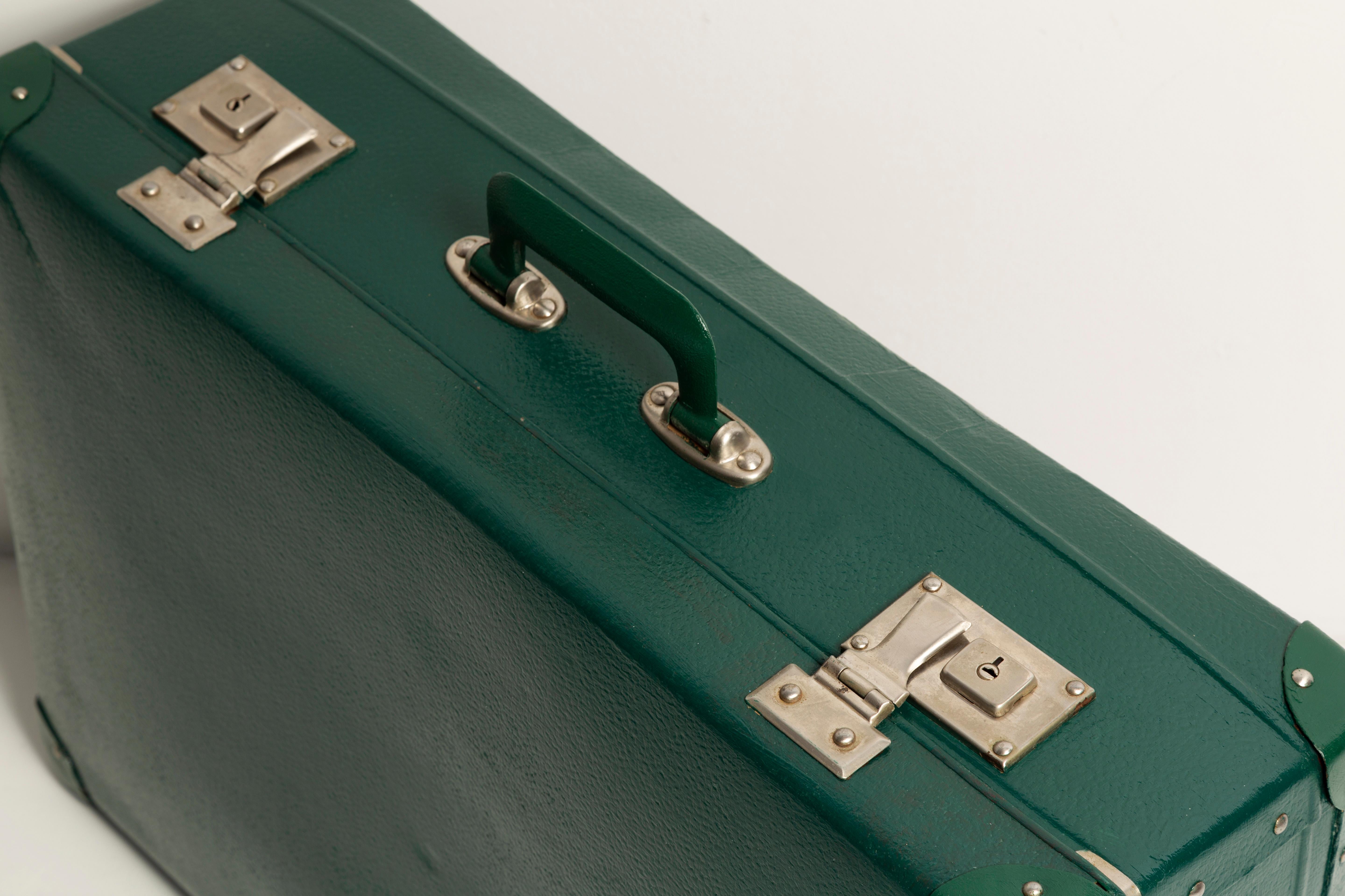 Midcentury Old Vintage Green Suitcase, Storage, Decoration, Europe, 1970s In Good Condition For Sale In 05-080 Hornowek, PL