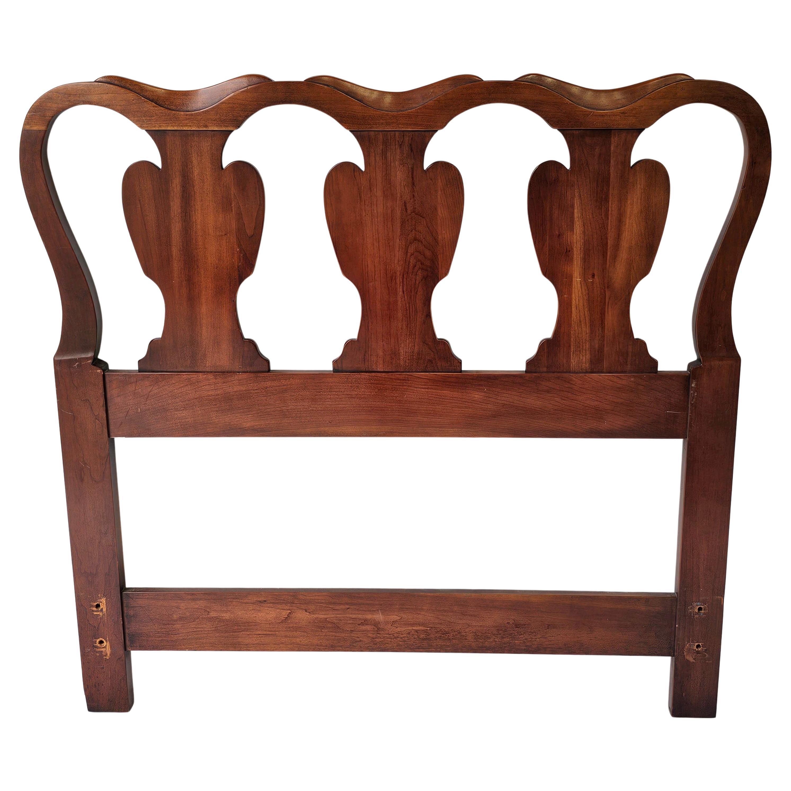 Mid-Century Oldtowne Massivholz Kirsche Georgian Style Twin Größe Kopfteil