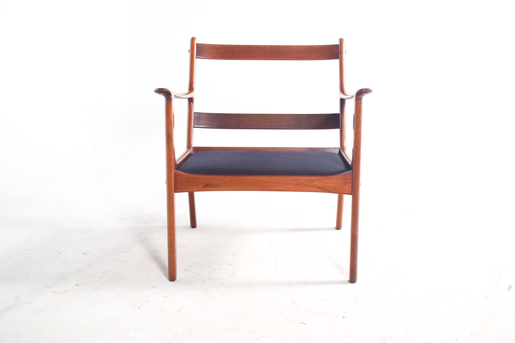 Metà XX secolo Sedia facile di metà secolo Ole Wanscher modello PJ 112 in teak in vendita