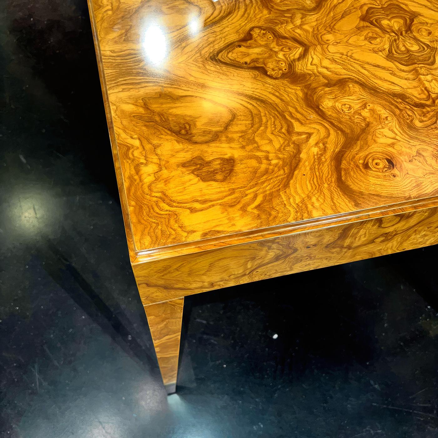 Asiatique Table d'appoint en loupe de frêne olive du milieu du siècle dernier en vente