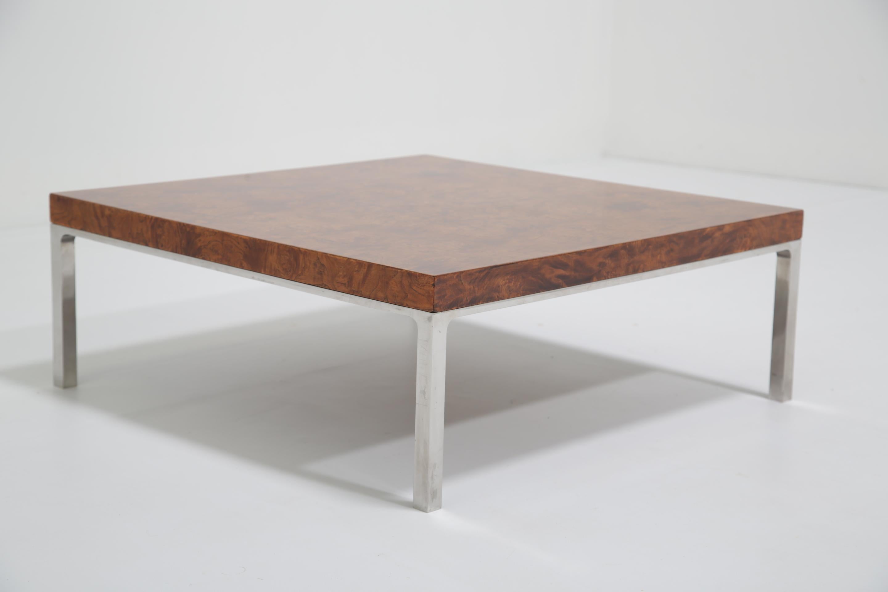 Table basse du milieu du siècle en bois de ronce d'olivier et chrome, France, années 1970. en vente 2
