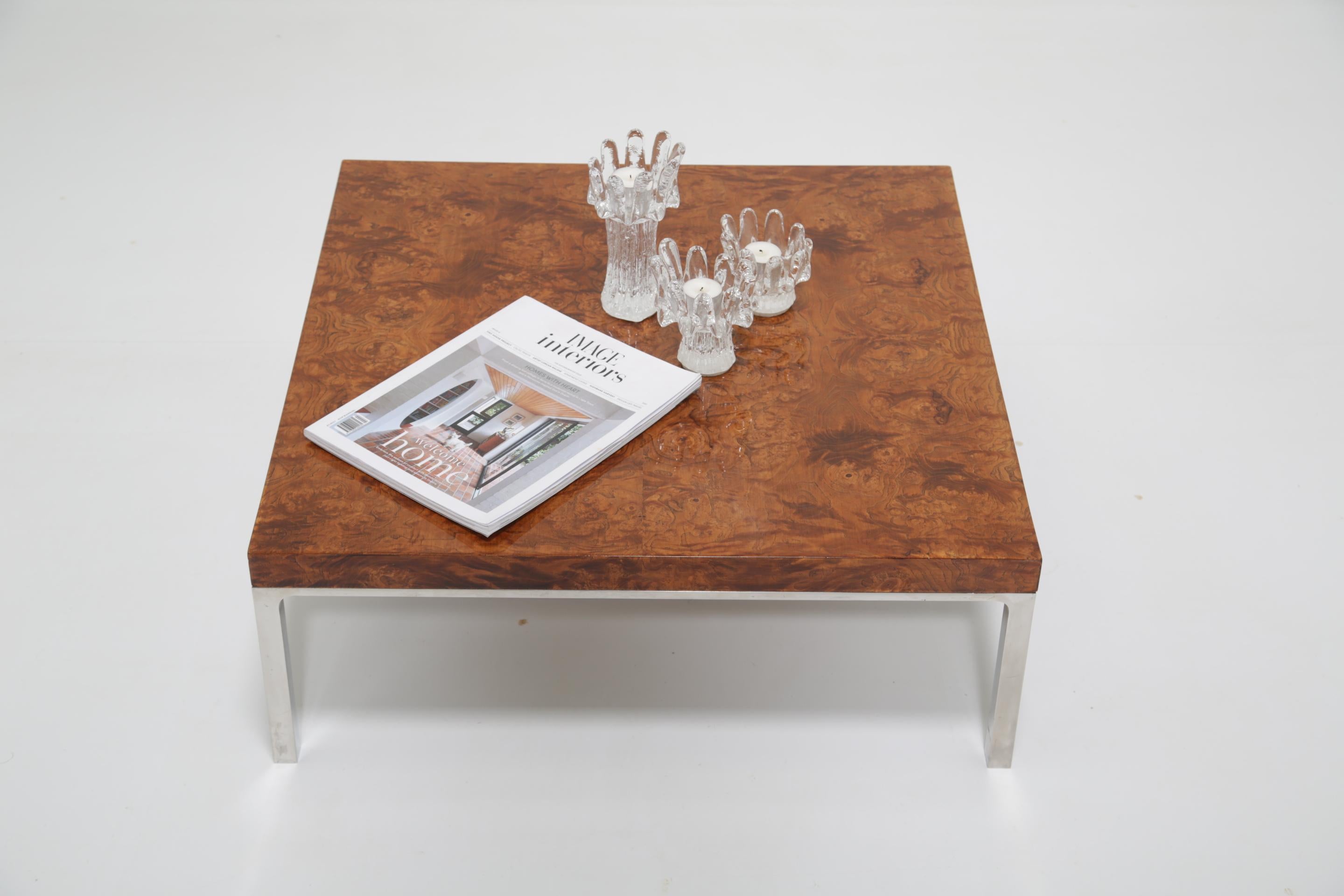 Table basse du milieu du siècle en bois de ronce d'olivier et chrome, France, années 1970. en vente 3