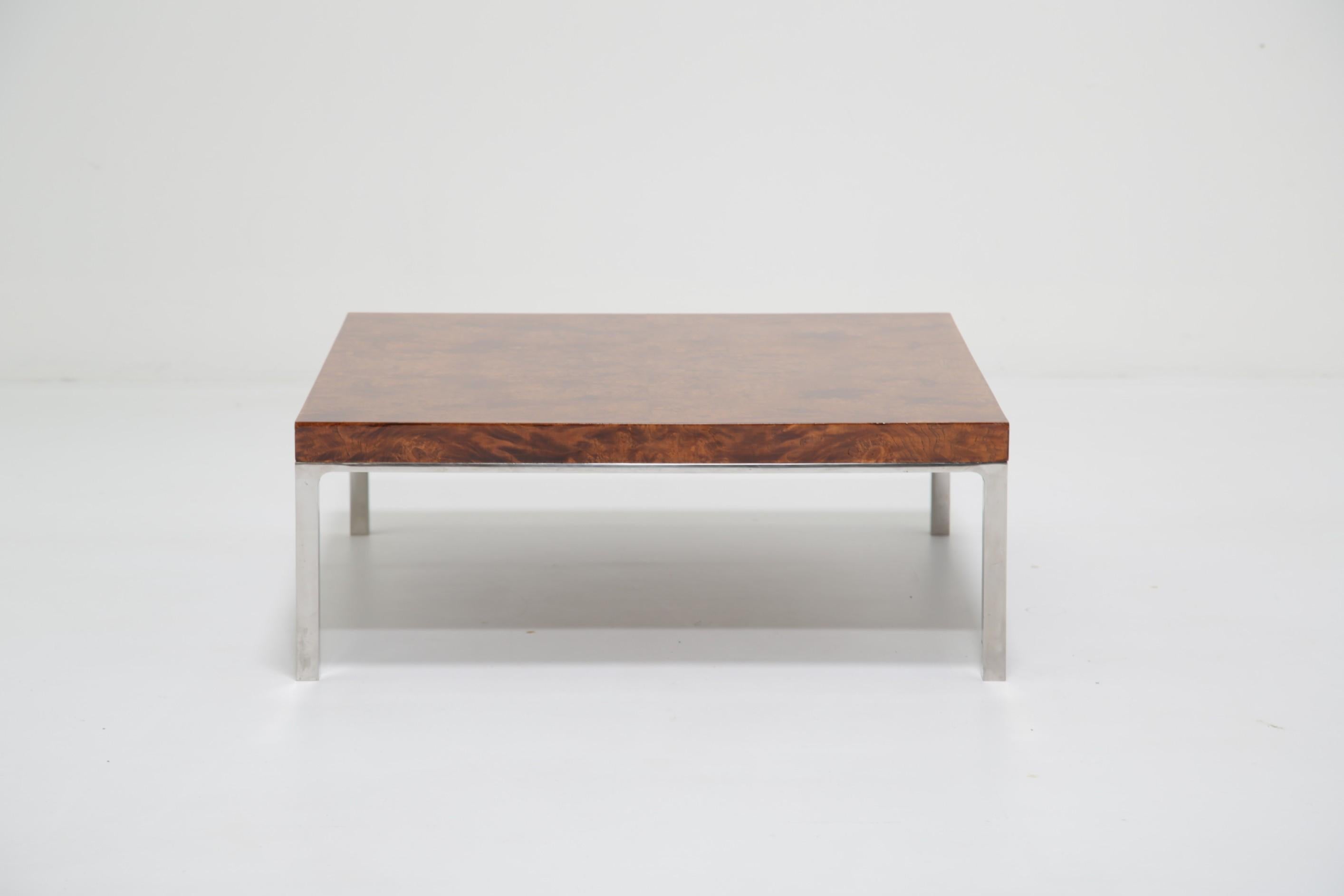 Mid-Century Modern Table basse du milieu du siècle en bois de ronce d'olivier et chrome, France, années 1970. en vente