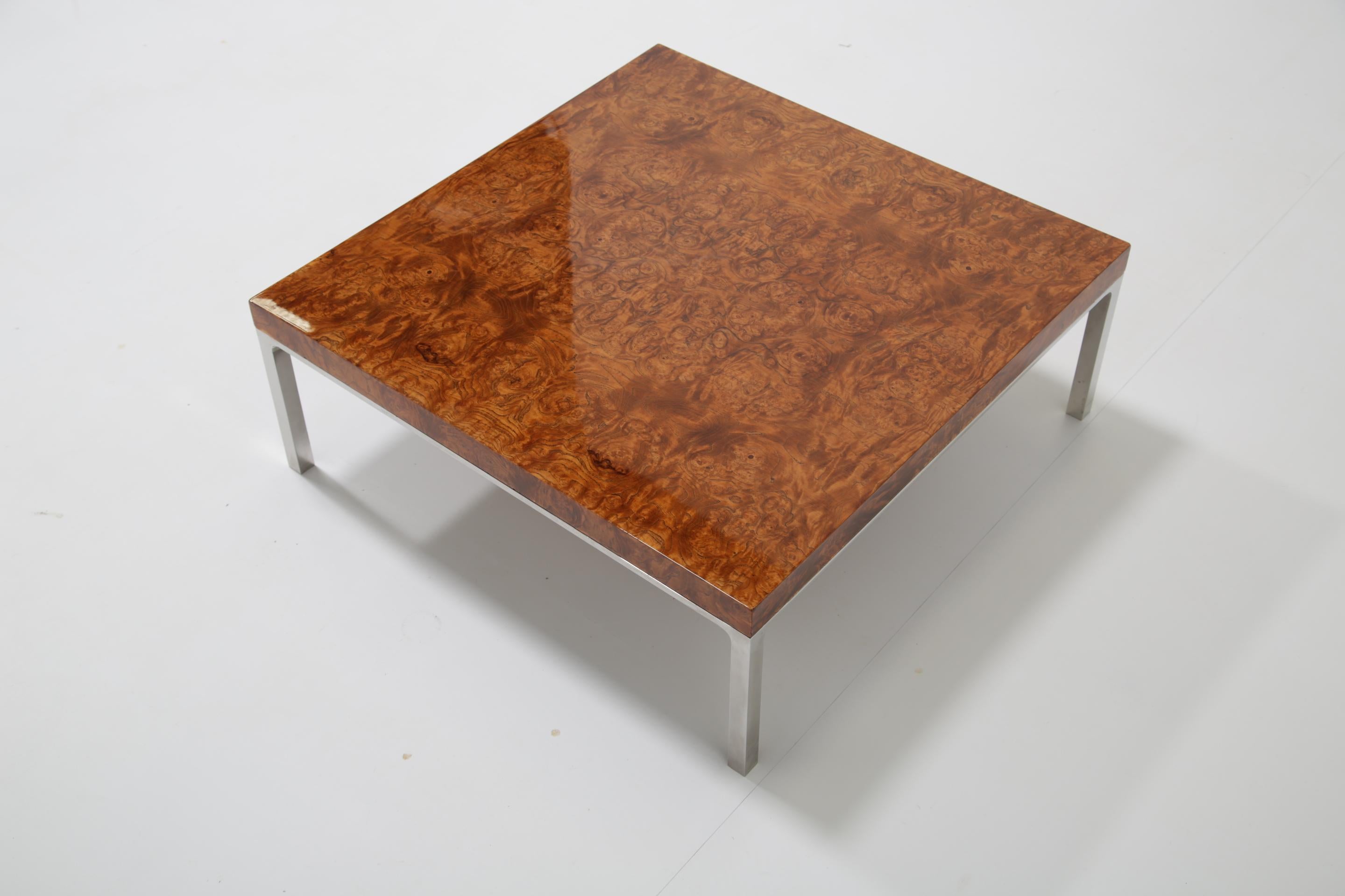 Table basse du milieu du siècle en bois de ronce d'olivier et chrome, France, années 1970. en vente 1