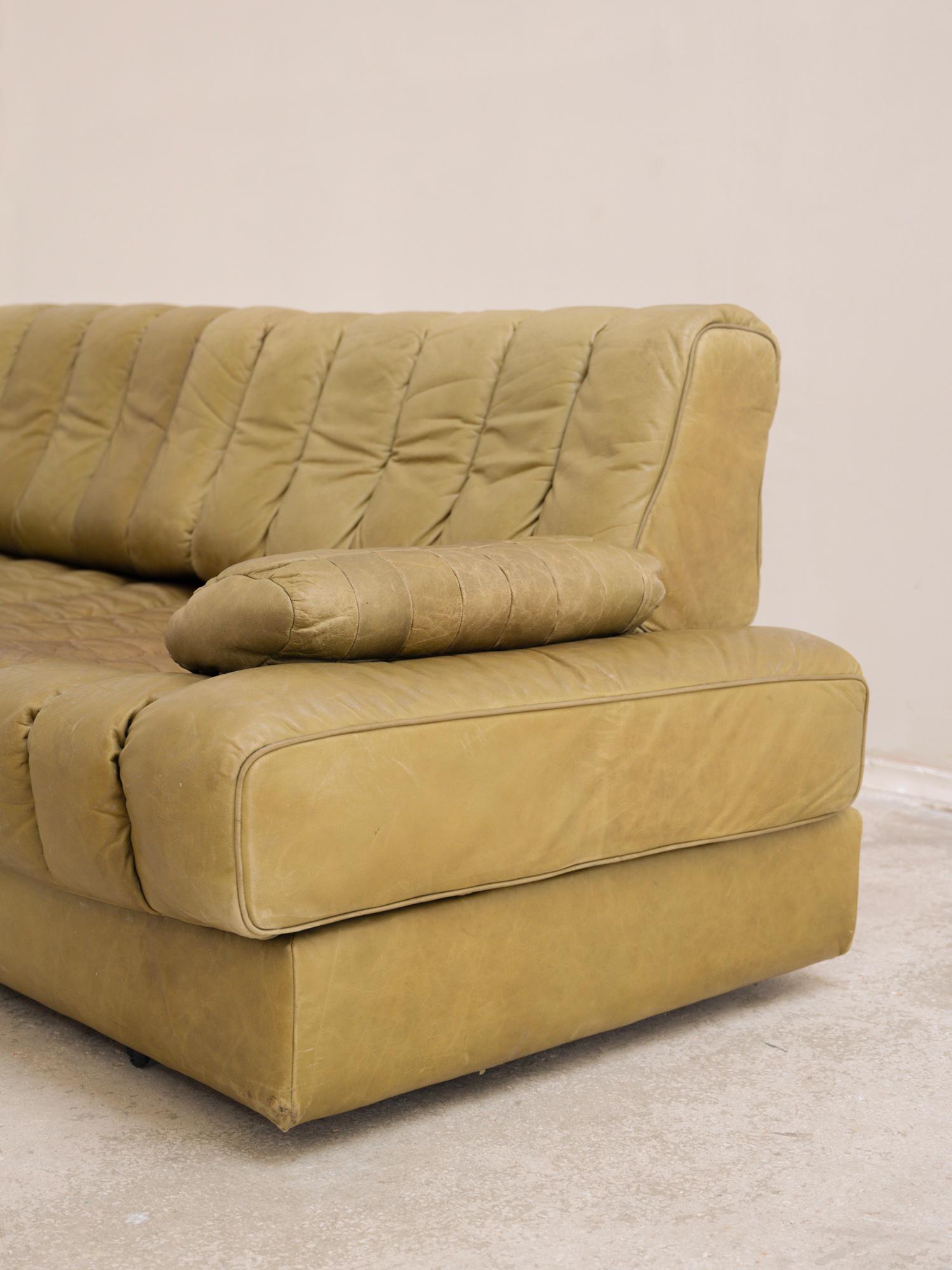 Canapé-lit de jour en cuir vert olive du milieu du siècle, DS 85 par De Sede en vente 5