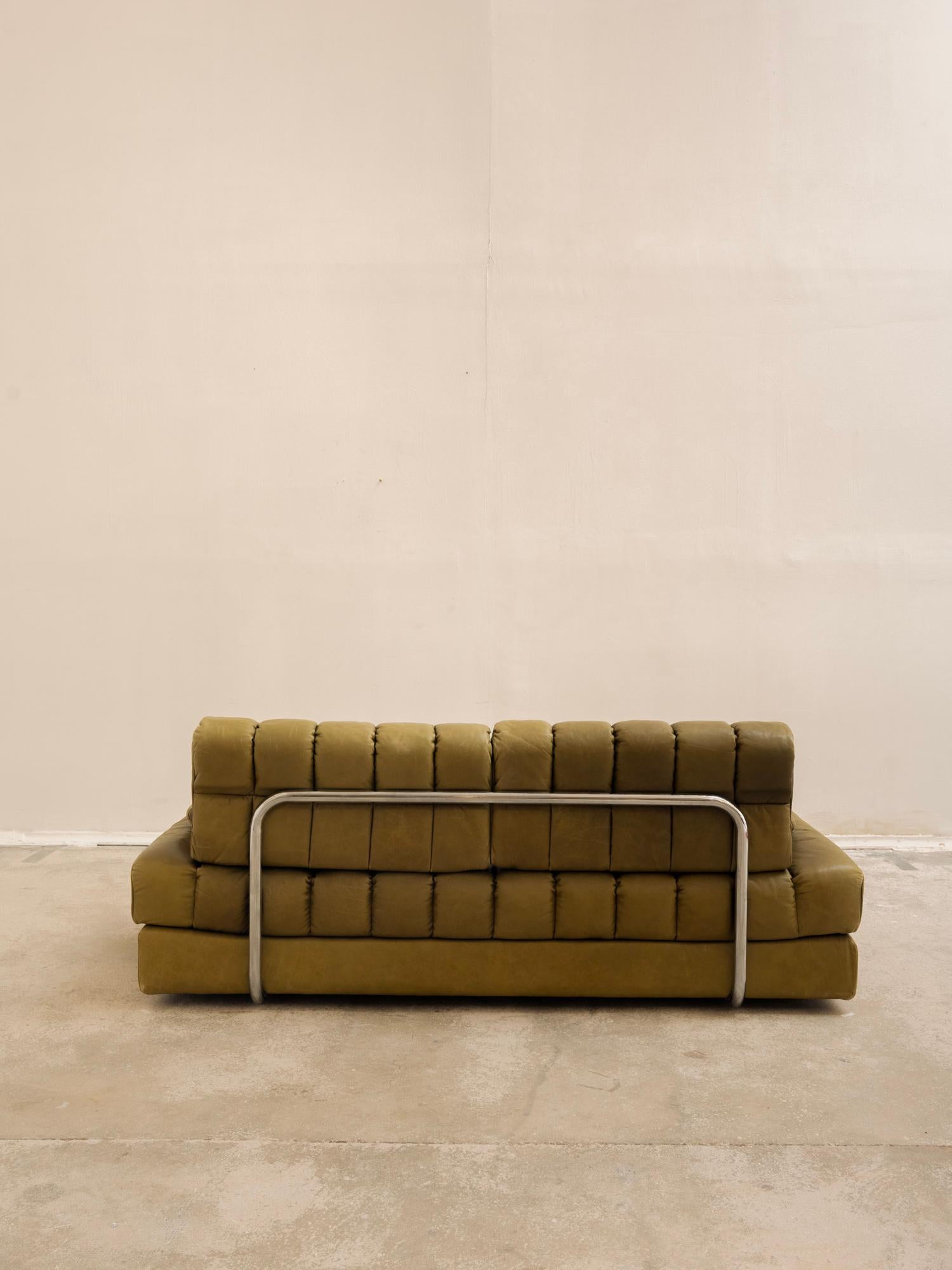 Canapé-lit de jour en cuir vert olive du milieu du siècle, DS 85 par De Sede en vente 8