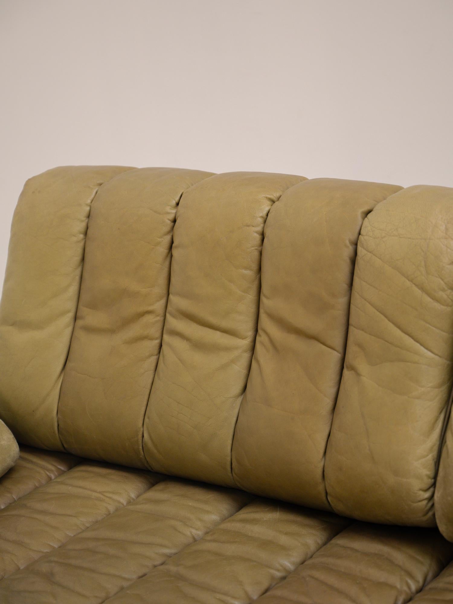 Canapé-lit de jour en cuir vert olive du milieu du siècle, DS 85 par De Sede en vente 12