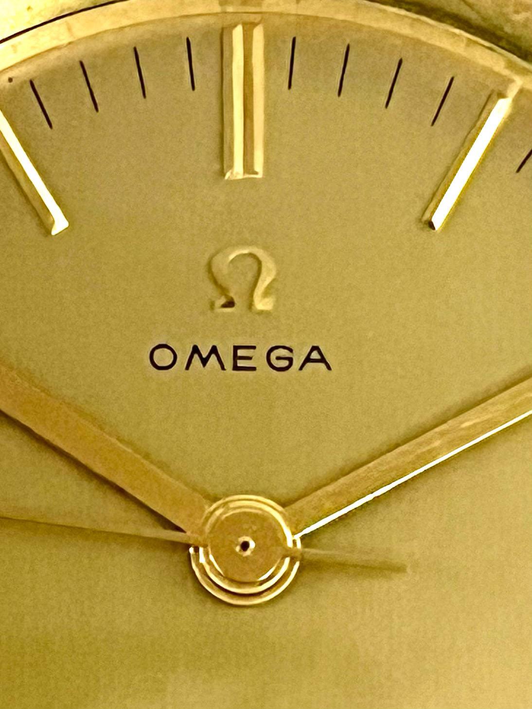Omega Mid Century Electro-Mechanical 'Rocketline' Desk Clock In Good Condition In London, GB
