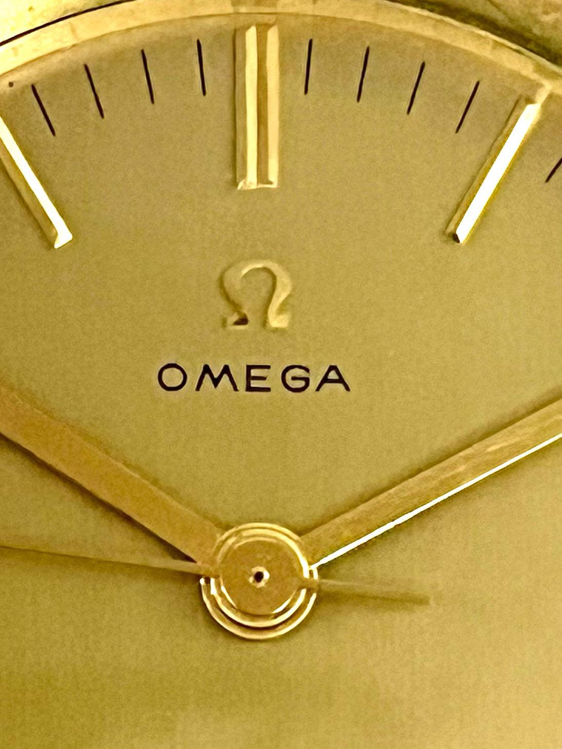 Omega Mid Century Electro-Mechanical 'Rocketline' Desk Clock  In Good Condition In London, GB