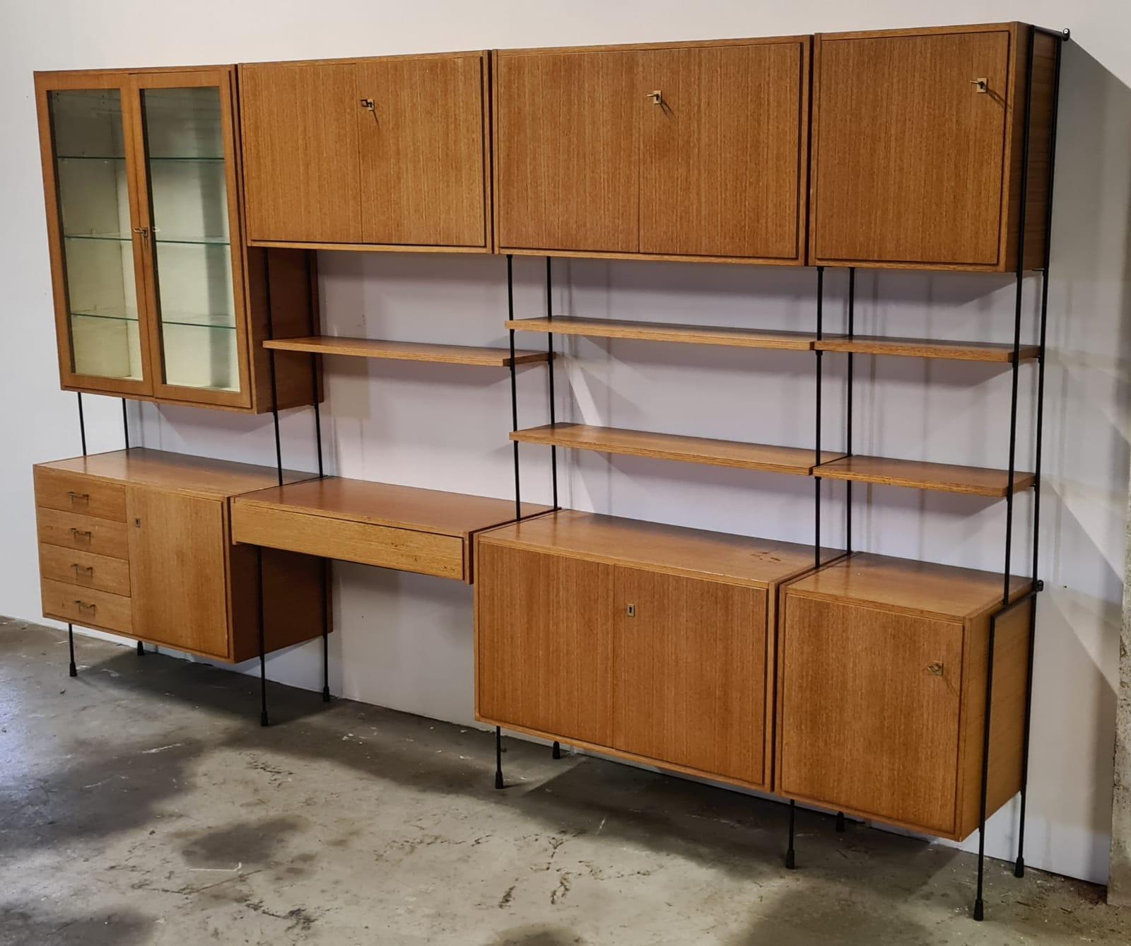 Mid century wall unit in designed by Ersnt Dieter Hilker model 'Omnia'.

The wall unit is completely modular.

Good condition with normal age related wear. 

1960s, Germany

Measures: Width: 315cm/124.01