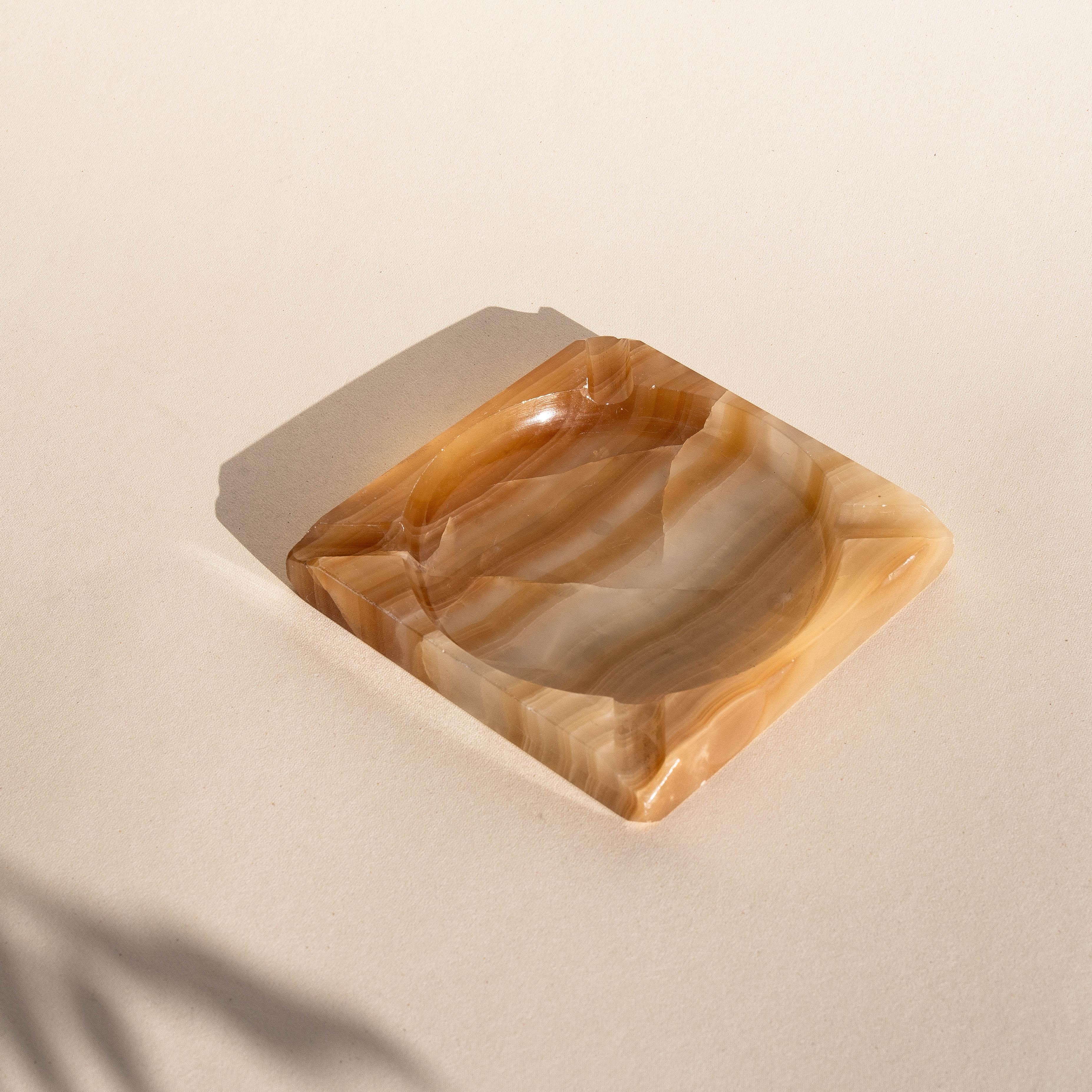 Mid-Century Modern Cendrier en onyx du milieu du siècle - Marbrerie orange et blanche - Italie années 1970 en vente