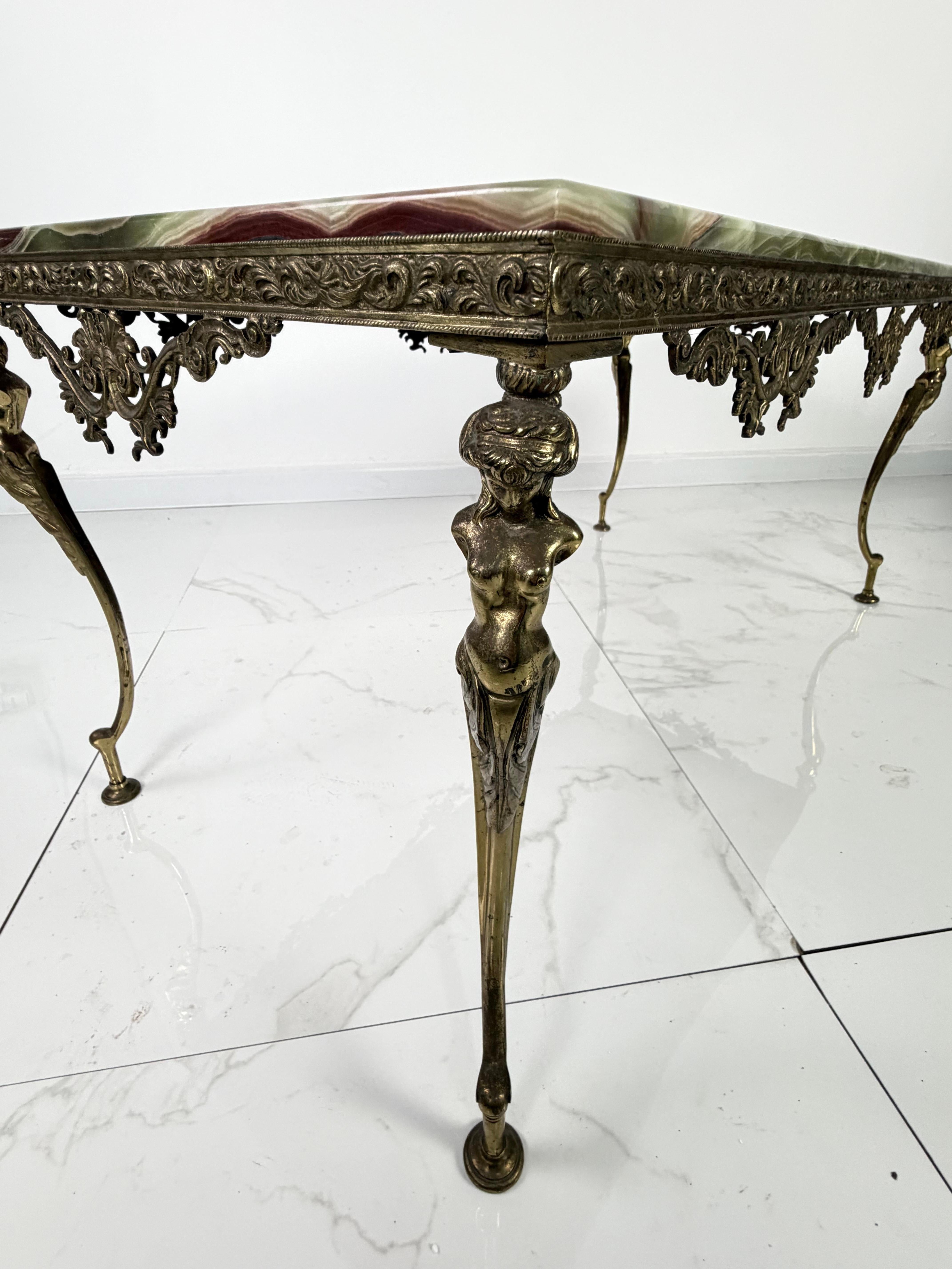 Tavolino da caffè in onice di metà secolo con base in ottone, anni '50 Made in Italy in vendita 6