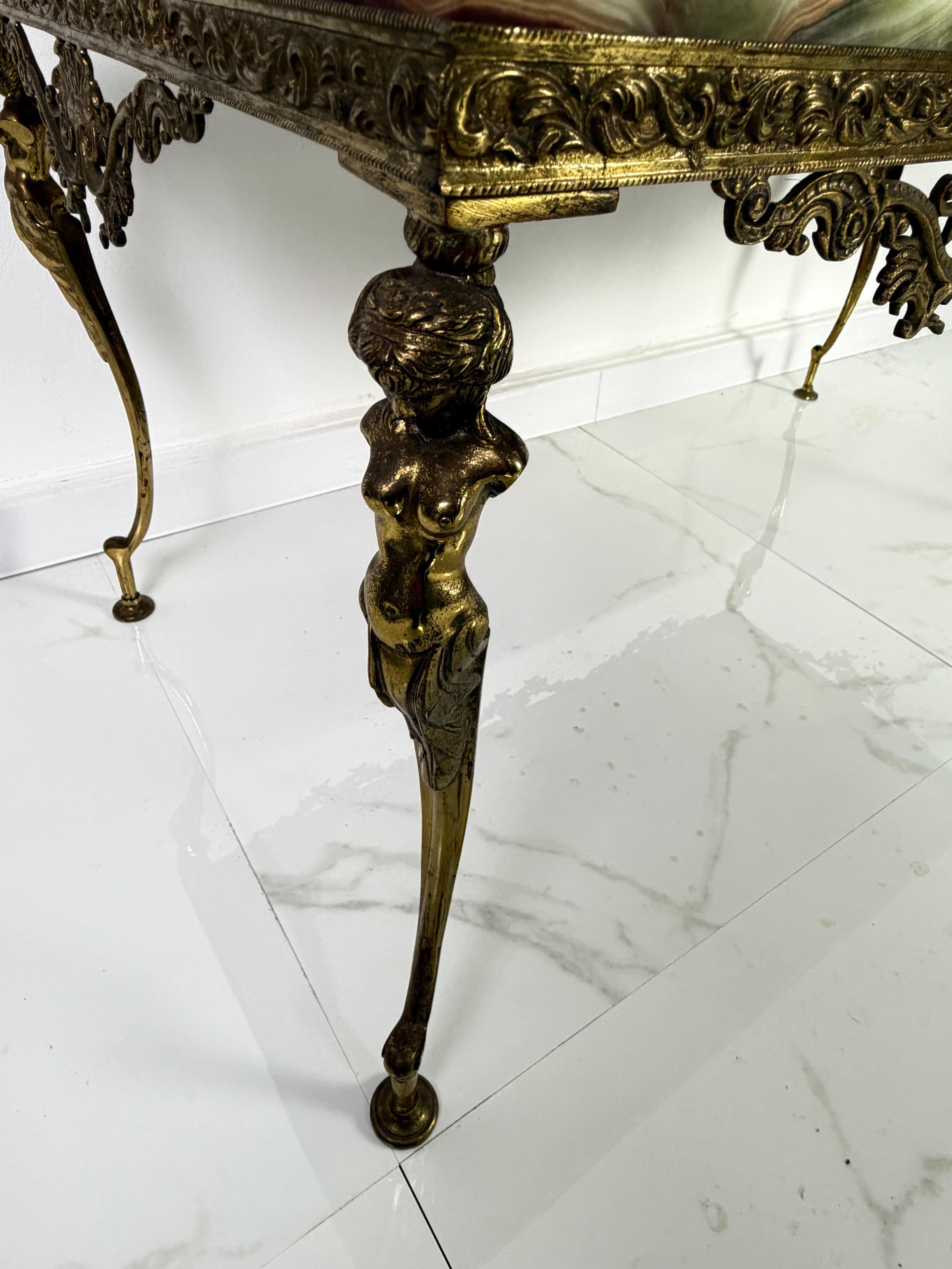 Tavolino da caffè in onice di metà secolo con base in ottone, anni '50 Made in Italy In condizioni buone in vendita a Palermo, IT