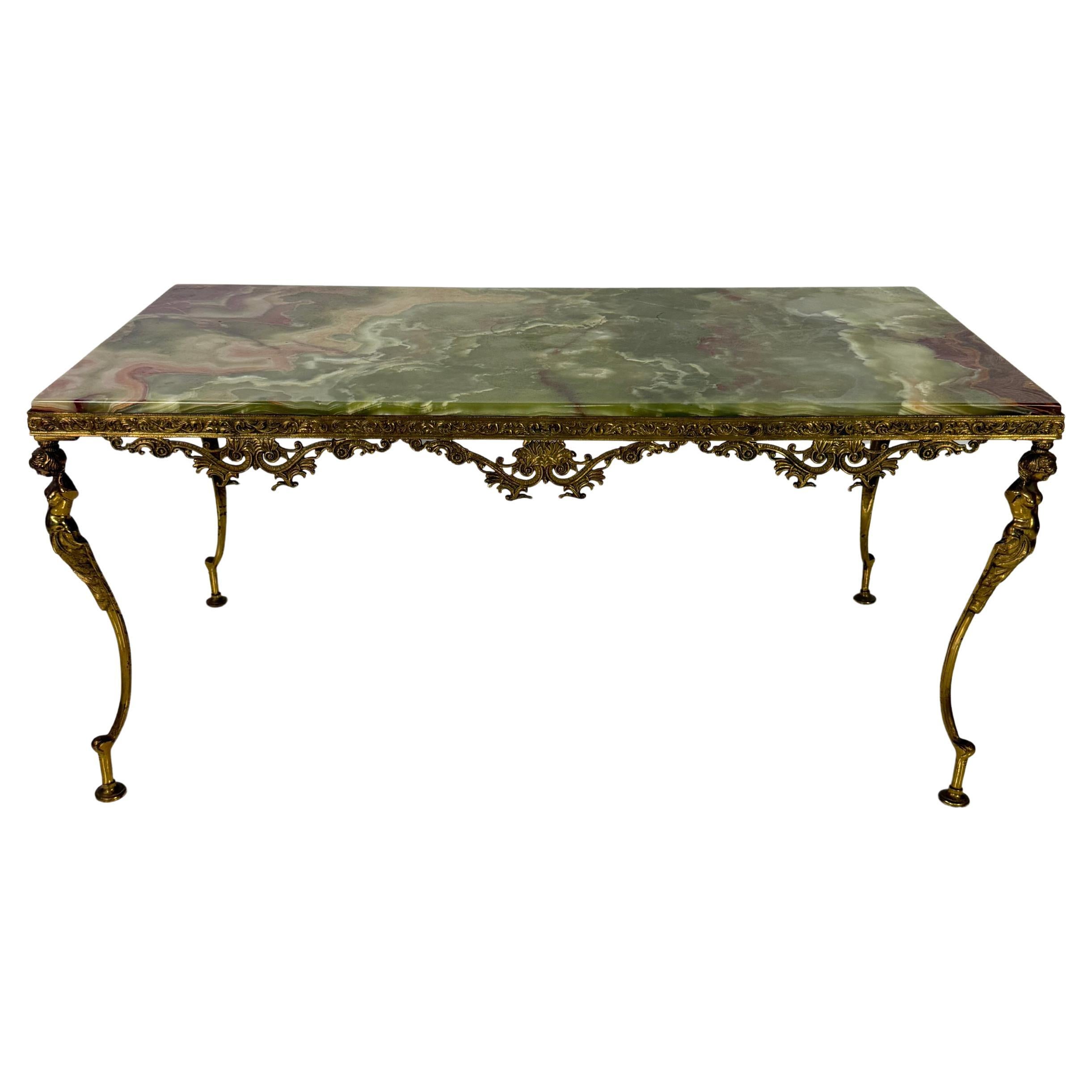 Table basse en onyx du milieu du siècle avec base en laiton, années 1950 Fabriqué en Italie