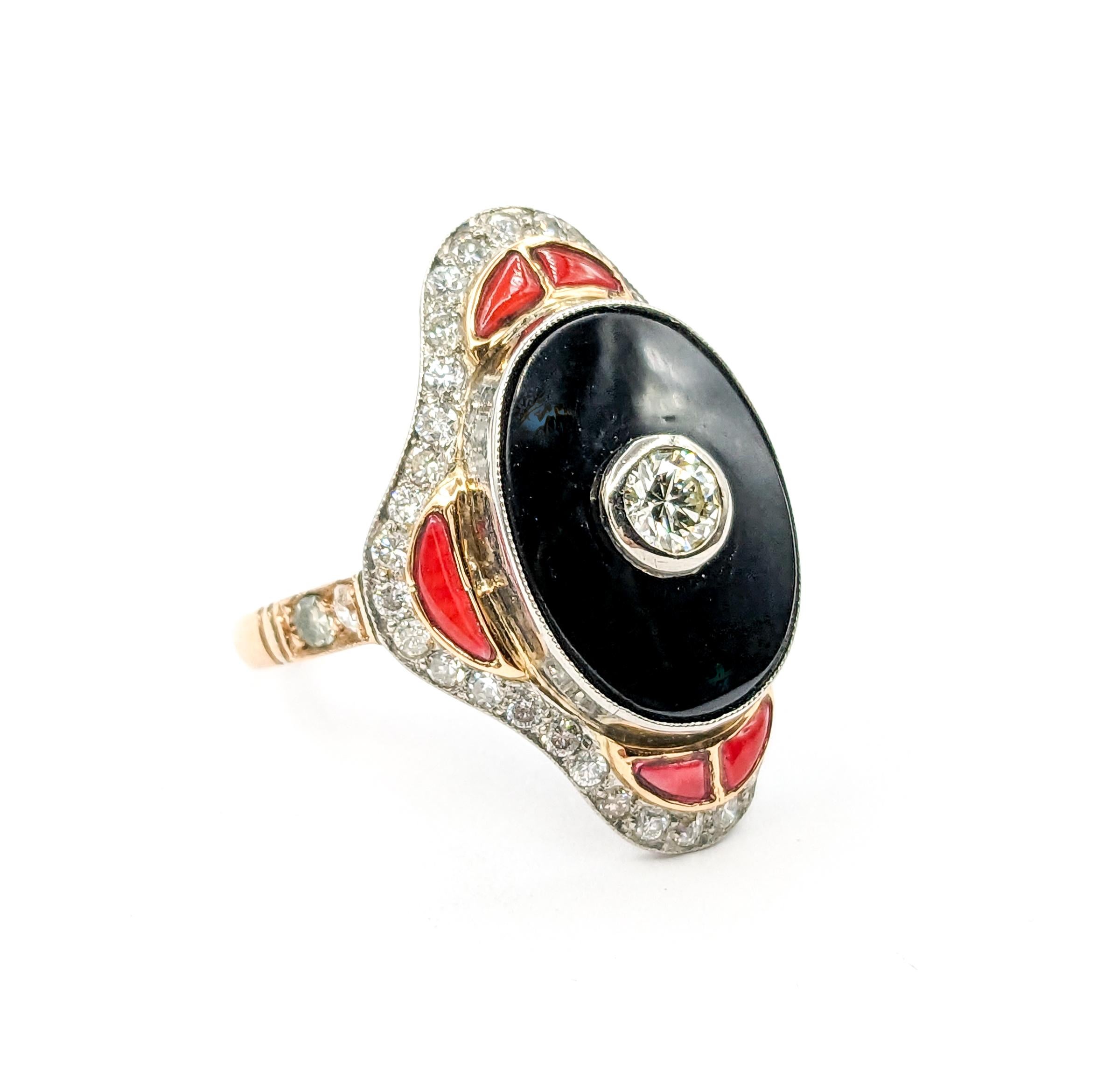 Rétro Bague du milieu du siècle dernier en or jaune 18 carats, onyx, corail et diamants taille européenne en vente