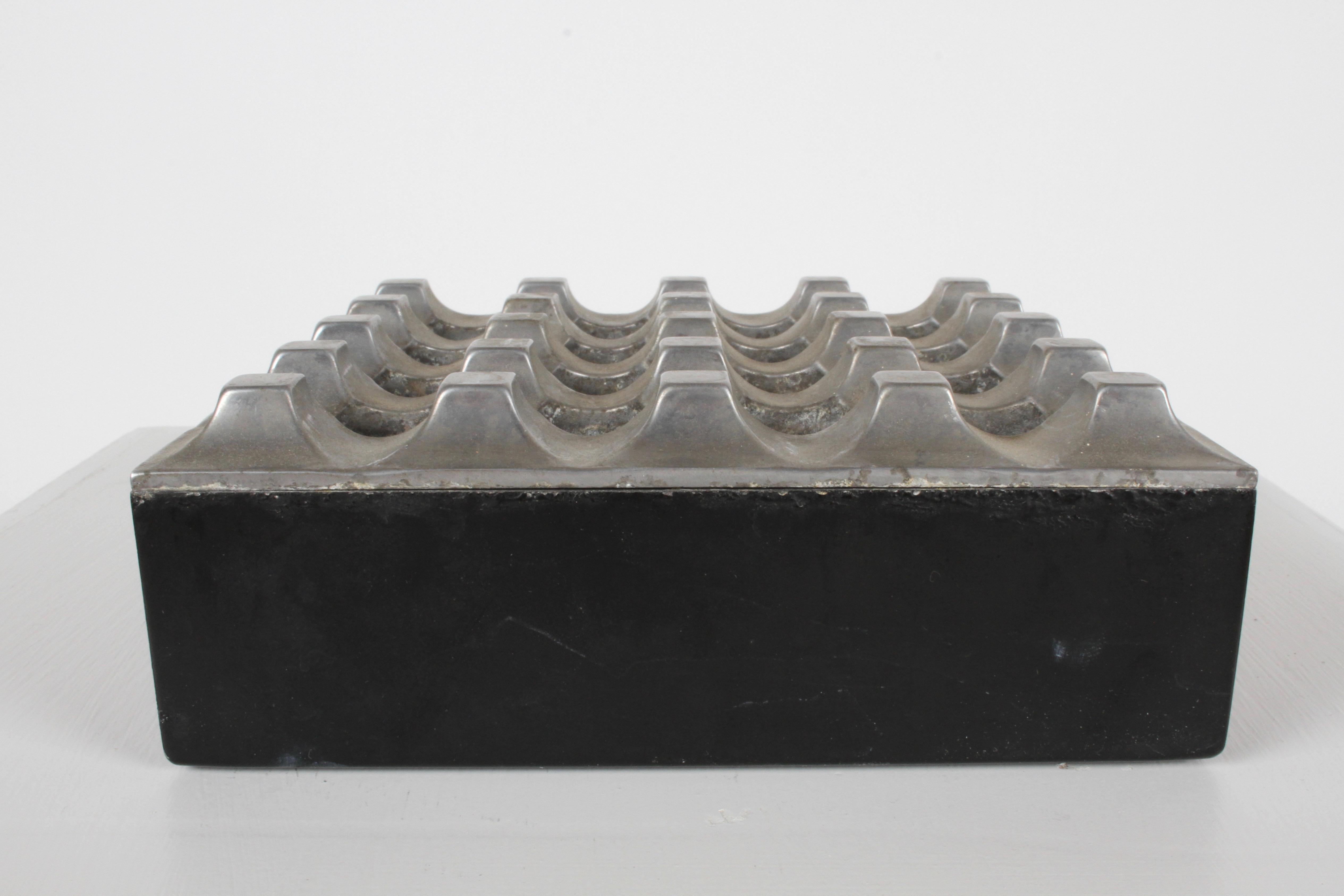 Aschenbecher aus Aluminium aus der Mitte des Jahrhunderts Op-Art Ultima15 von Backström & Ljungberg Schweden (Skandinavische Moderne) im Angebot
